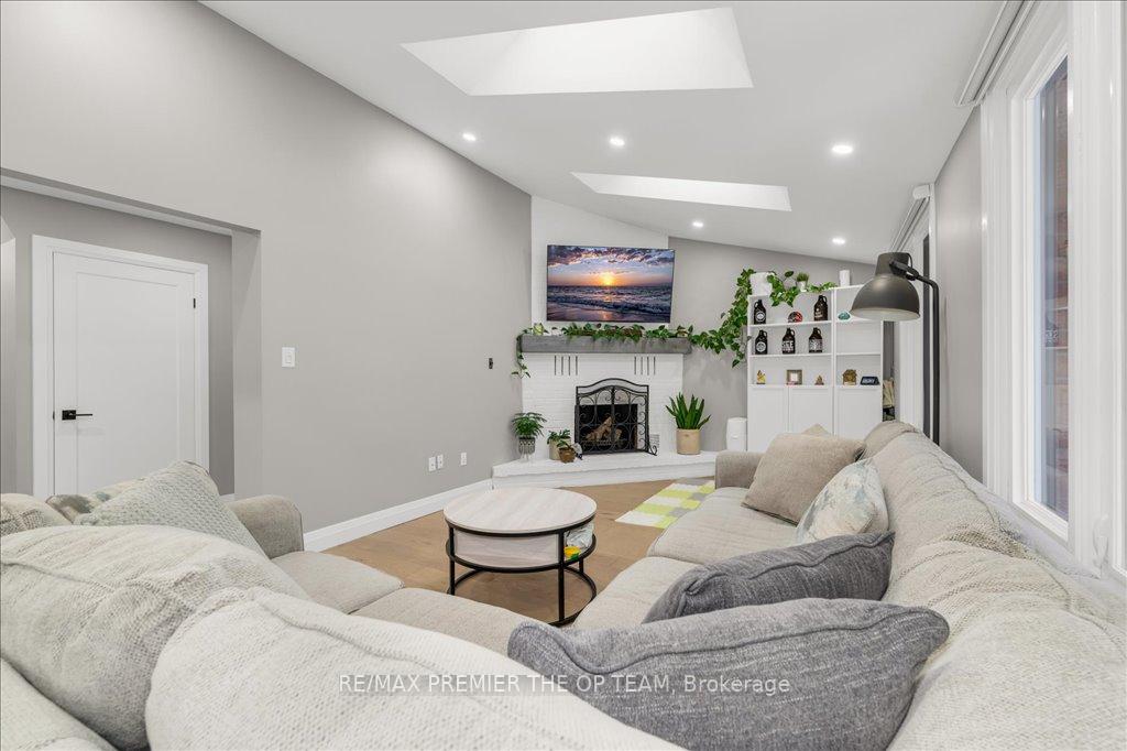 Photo 9 of 27 Elmira Drive, Hamilton, Fessenden — HOMEH