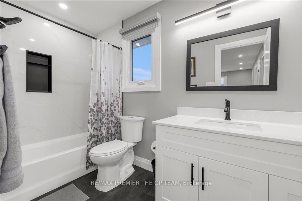 Photo 12 of 27 Elmira Drive, Hamilton, Fessenden — HOMEH