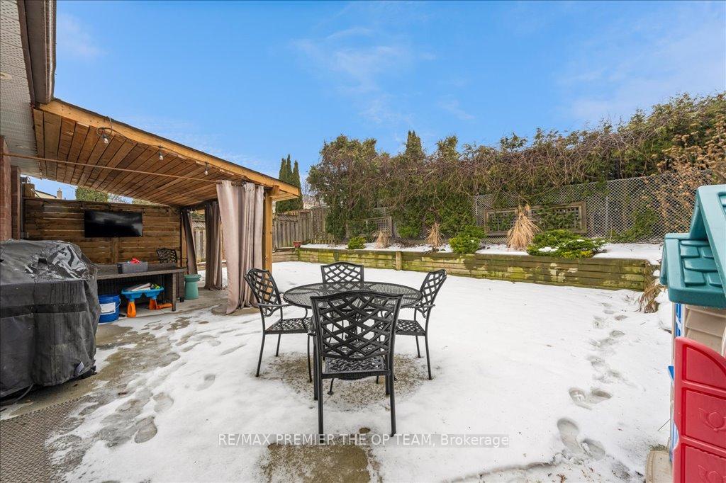 Photo 28 of 27 Elmira Drive, Hamilton, Fessenden — HOMEH