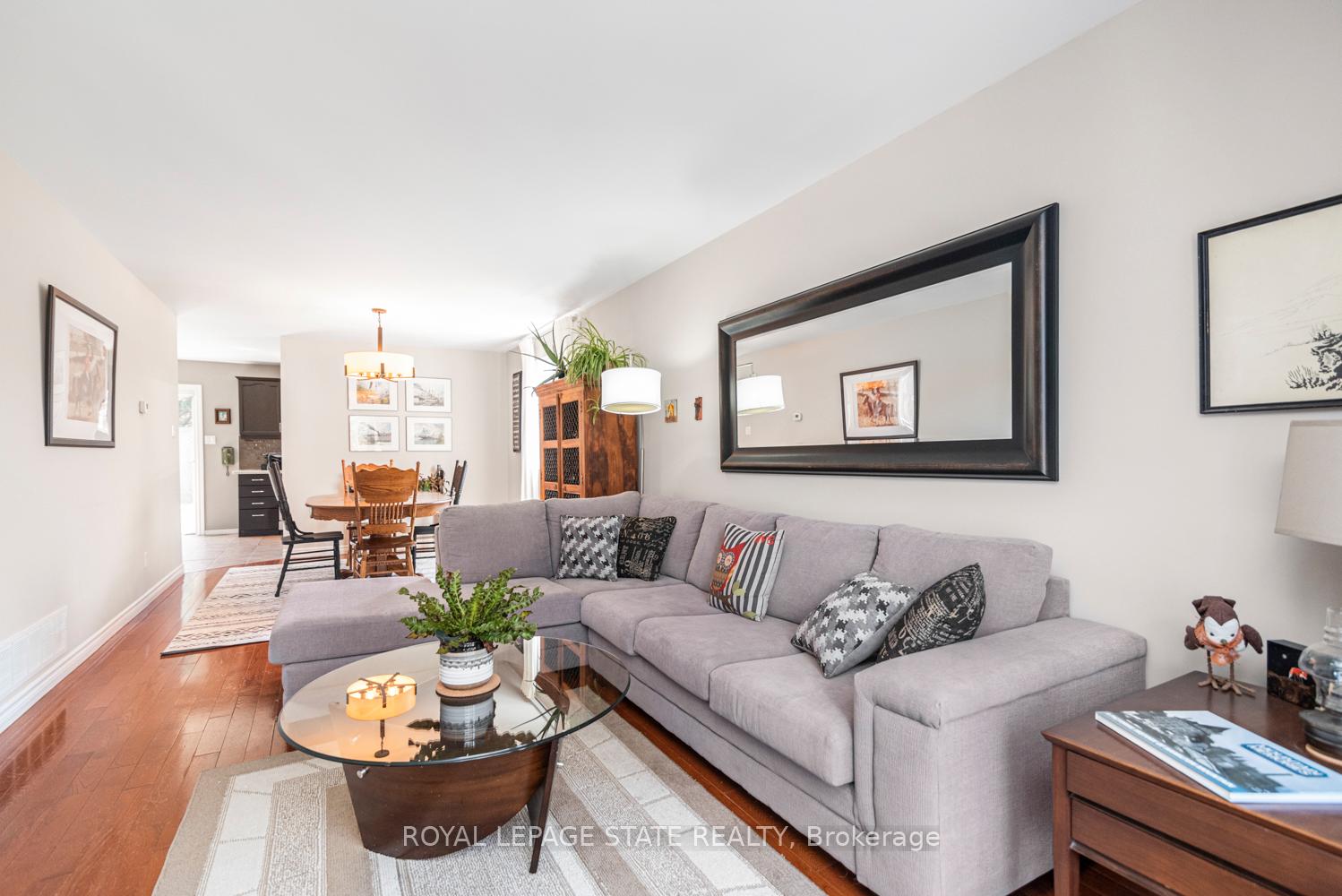 Photo 3 of 67 Foxmeadow Drive, Hamilton, Stoney Creek Mountain — HOMEH
