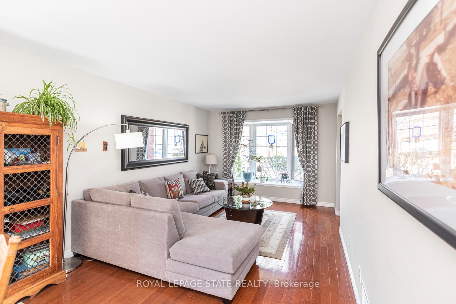 Photo 2 of 67 Foxmeadow Drive, Hamilton, Stoney Creek Mountain — HOMEH