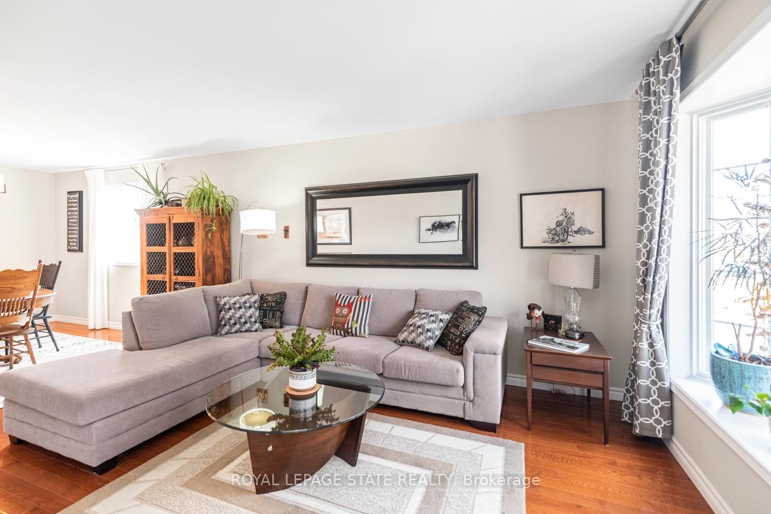 Photo 6 of 67 Foxmeadow Drive, Hamilton, Stoney Creek Mountain — HOMEH