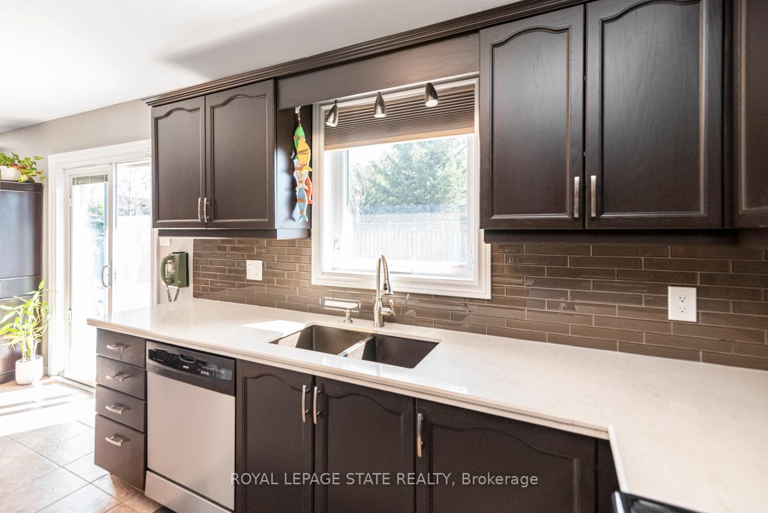 Photo 10 of 67 Foxmeadow Drive, Hamilton, Stoney Creek Mountain — HOMEH