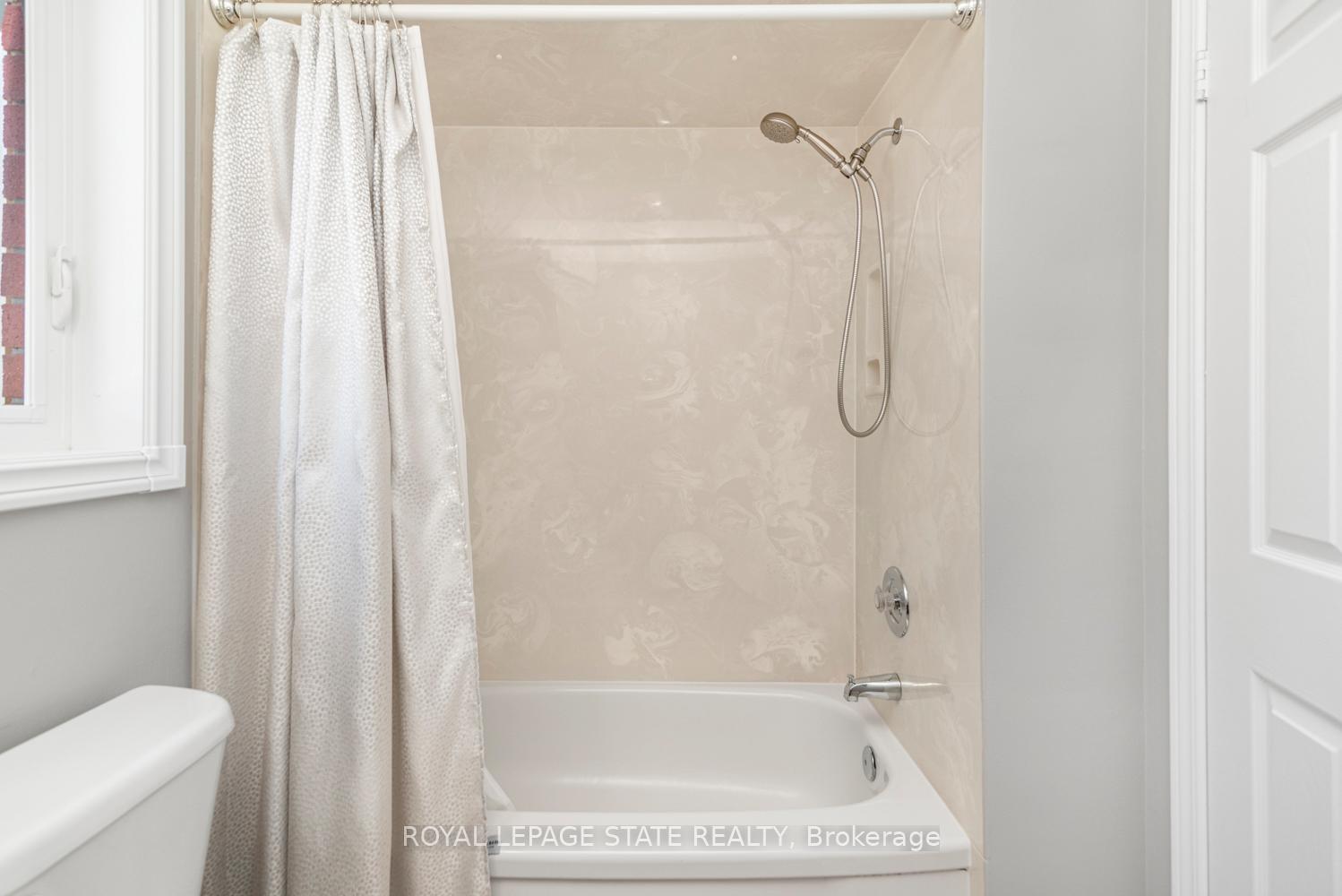 Photo 26 of 67 Foxmeadow Drive, Hamilton, Stoney Creek Mountain — HOMEH