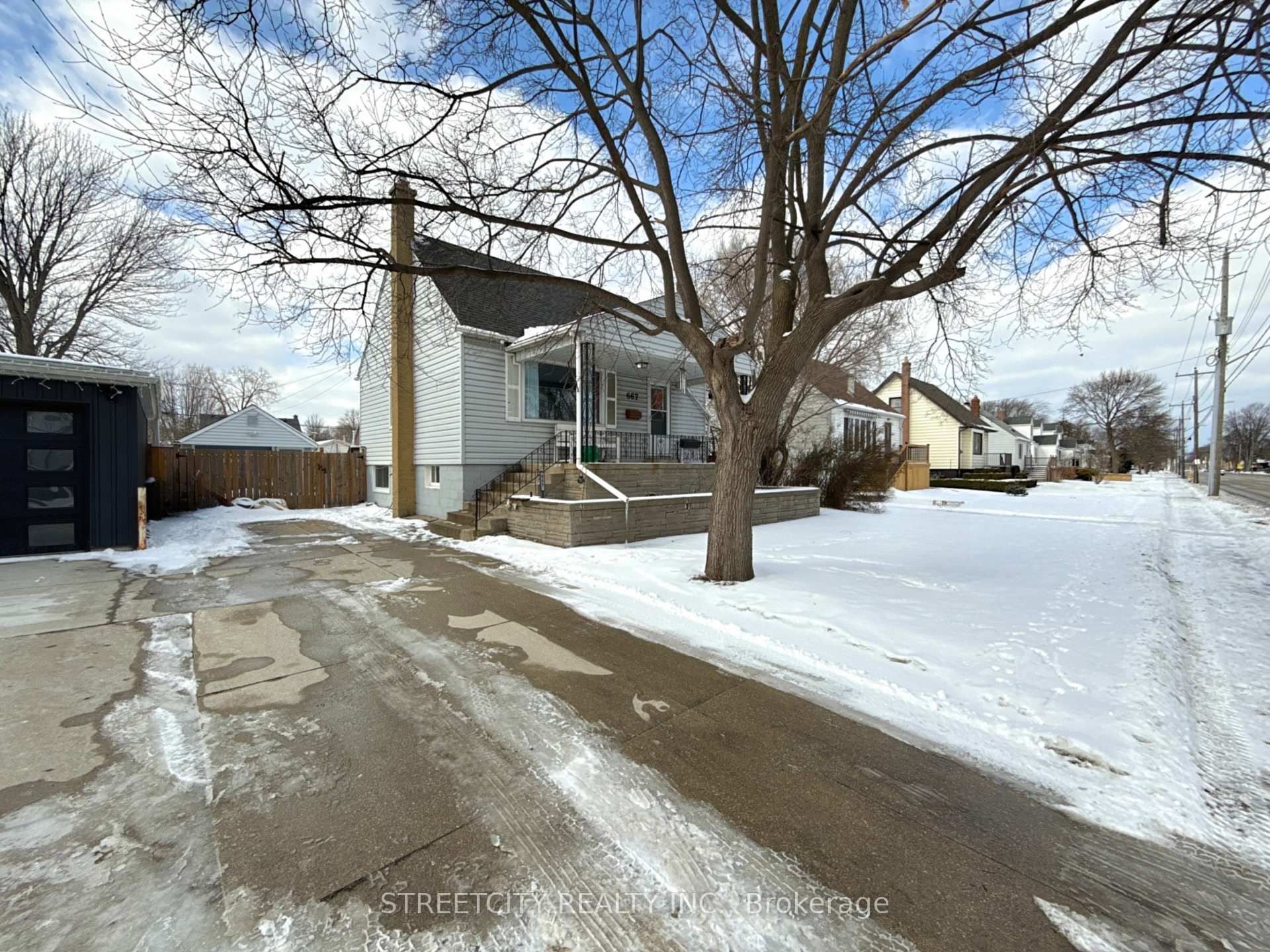 Photo 7 of 667 Murphy Road, Sarnia — HOMEH