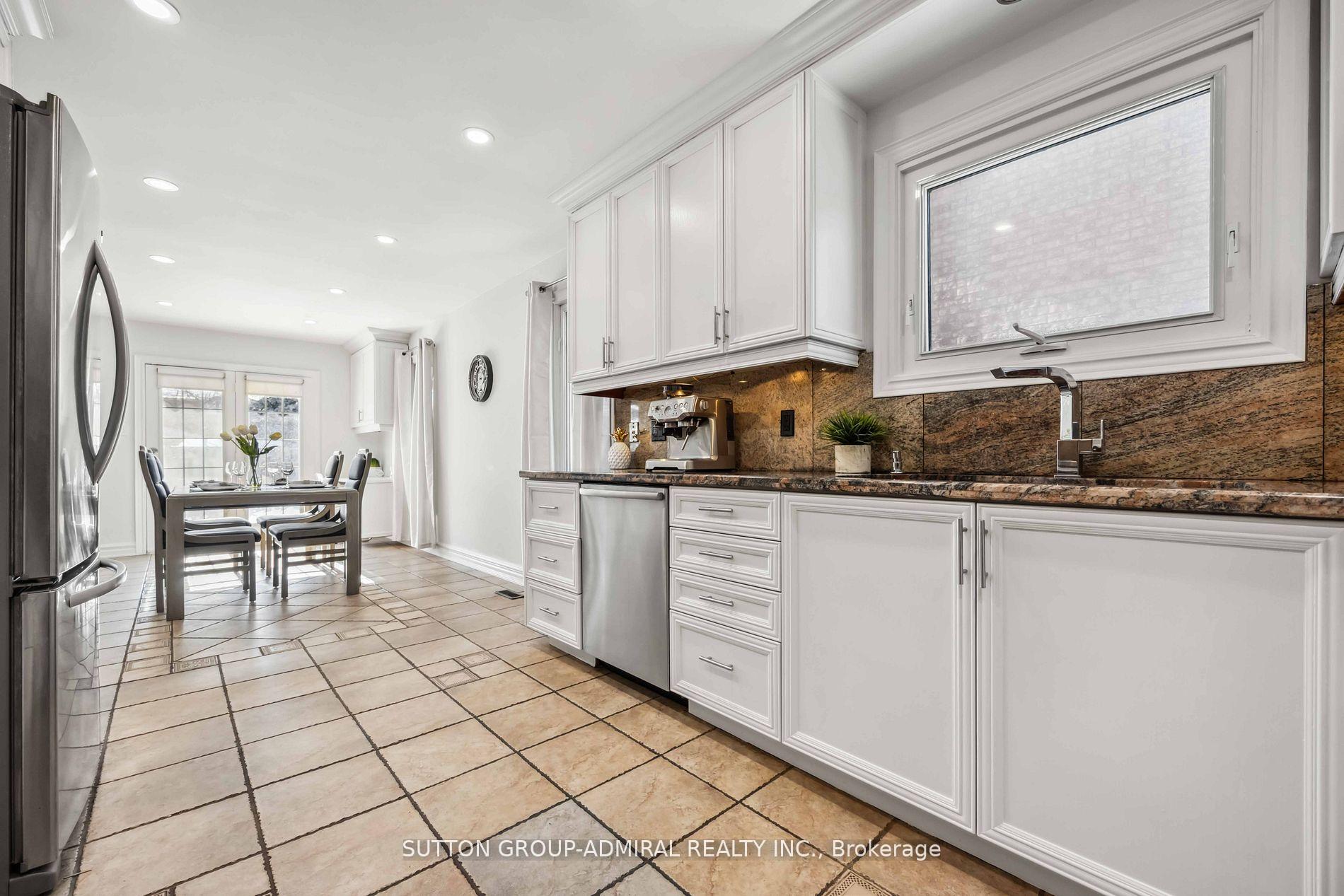 Photo 7 of 5 Ardwell Crescent, Vaughan, Maple — HOMEH