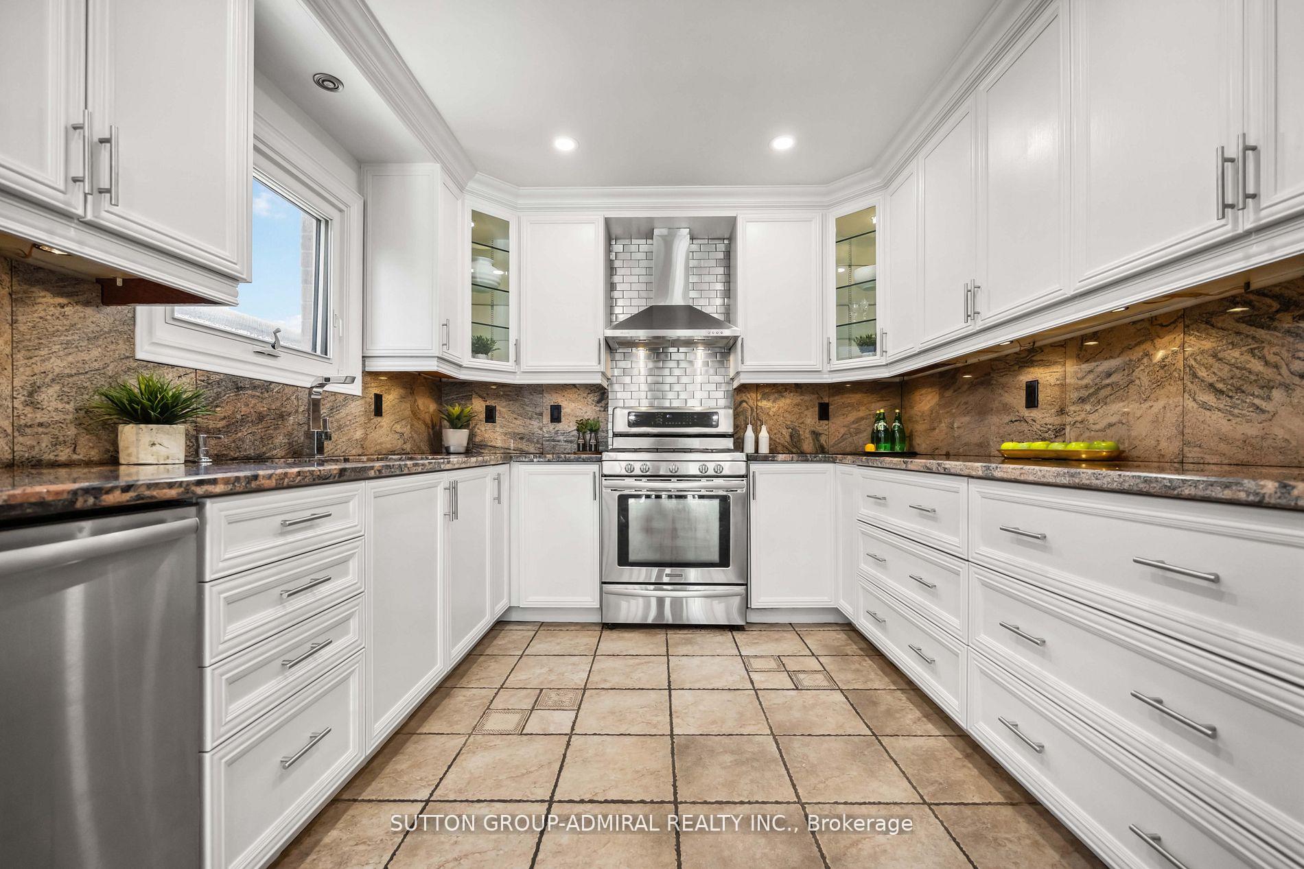 Photo 9 of 5 Ardwell Crescent, Vaughan, Maple — HOMEH