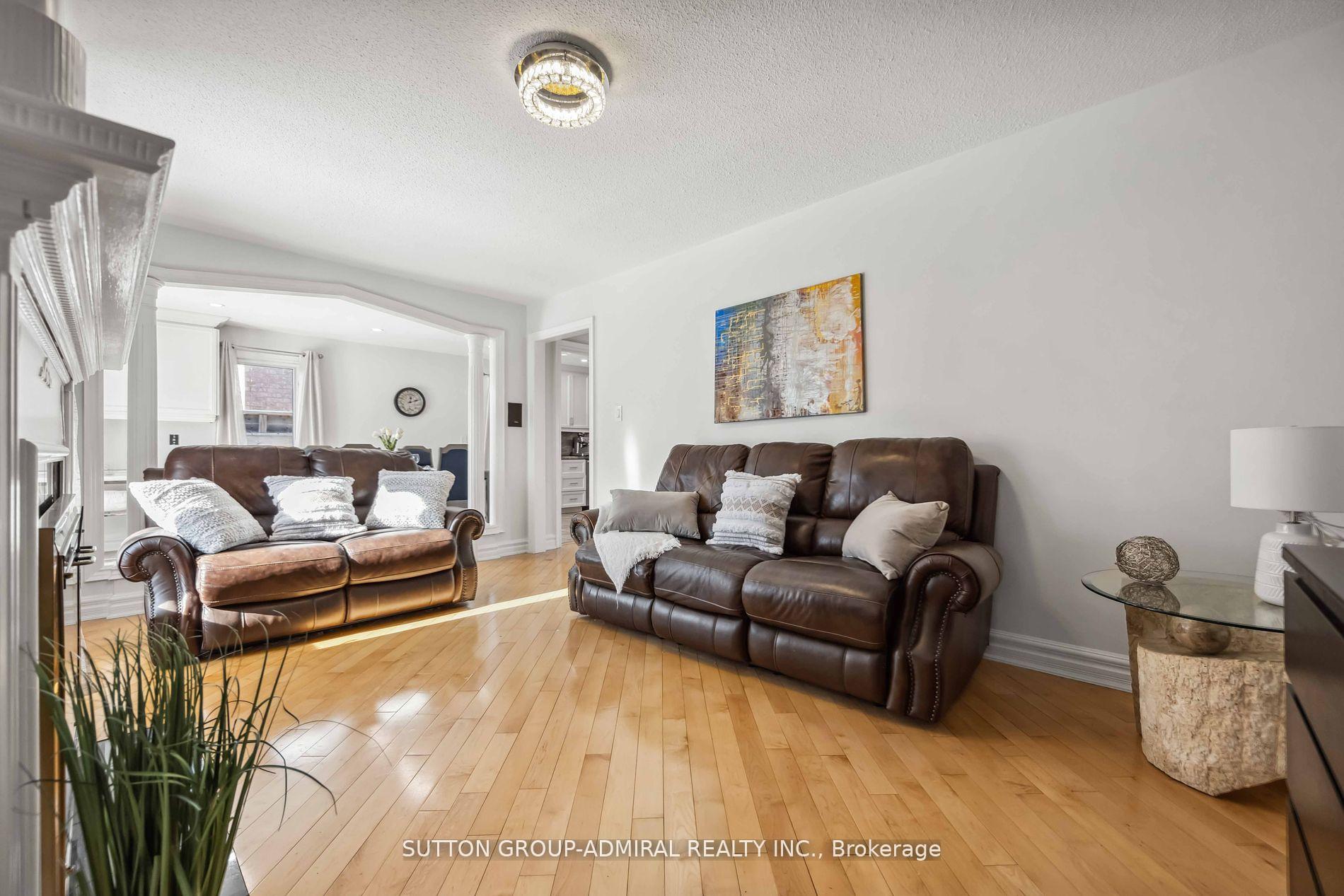 Photo 10 of 5 Ardwell Crescent, Vaughan, Maple — HOMEH