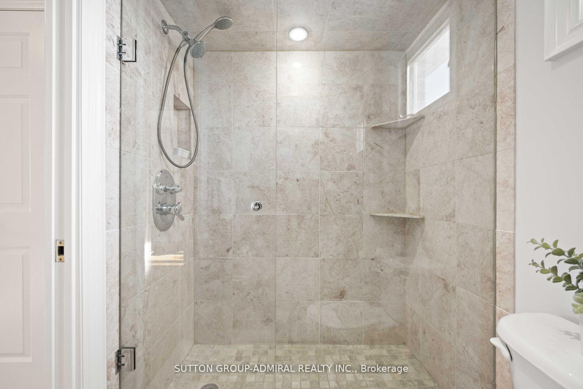 Photo 13 of 5 Ardwell Crescent, Vaughan, Maple — HOMEH