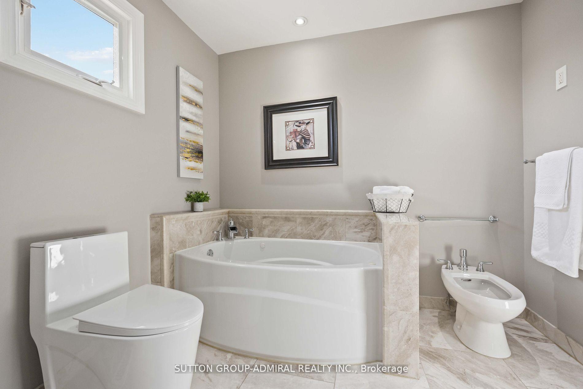 Photo 25 of 5 Ardwell Crescent, Vaughan, Maple — HOMEH