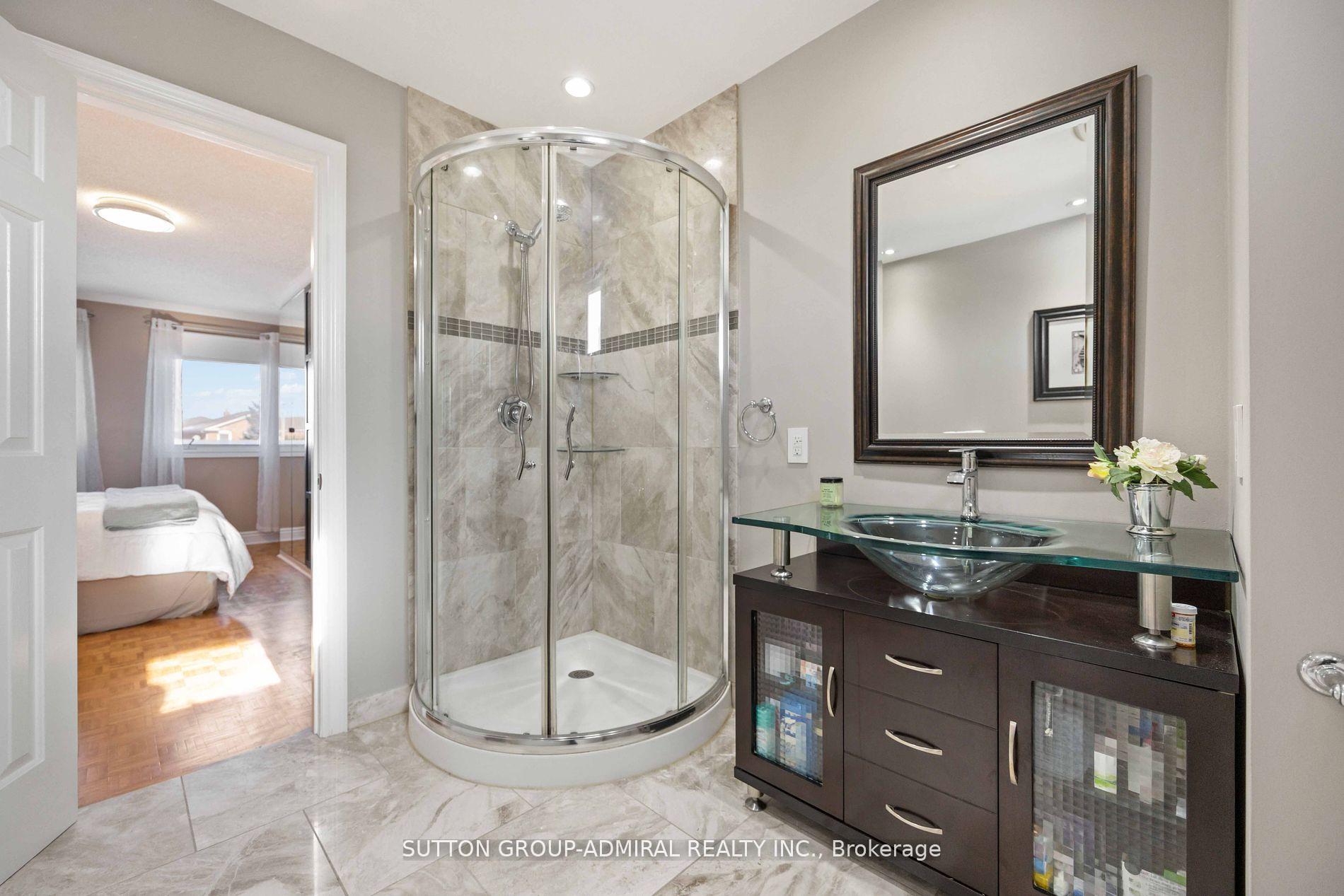 Photo 27 of 5 Ardwell Crescent, Vaughan, Maple — HOMEH