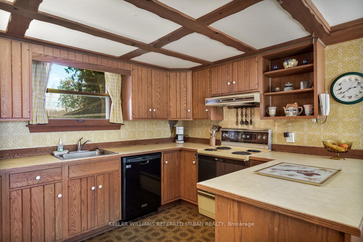 Photo 4 of 26950 Cedarhurst Beach Road, Brock, Beaverton — HOMEH
