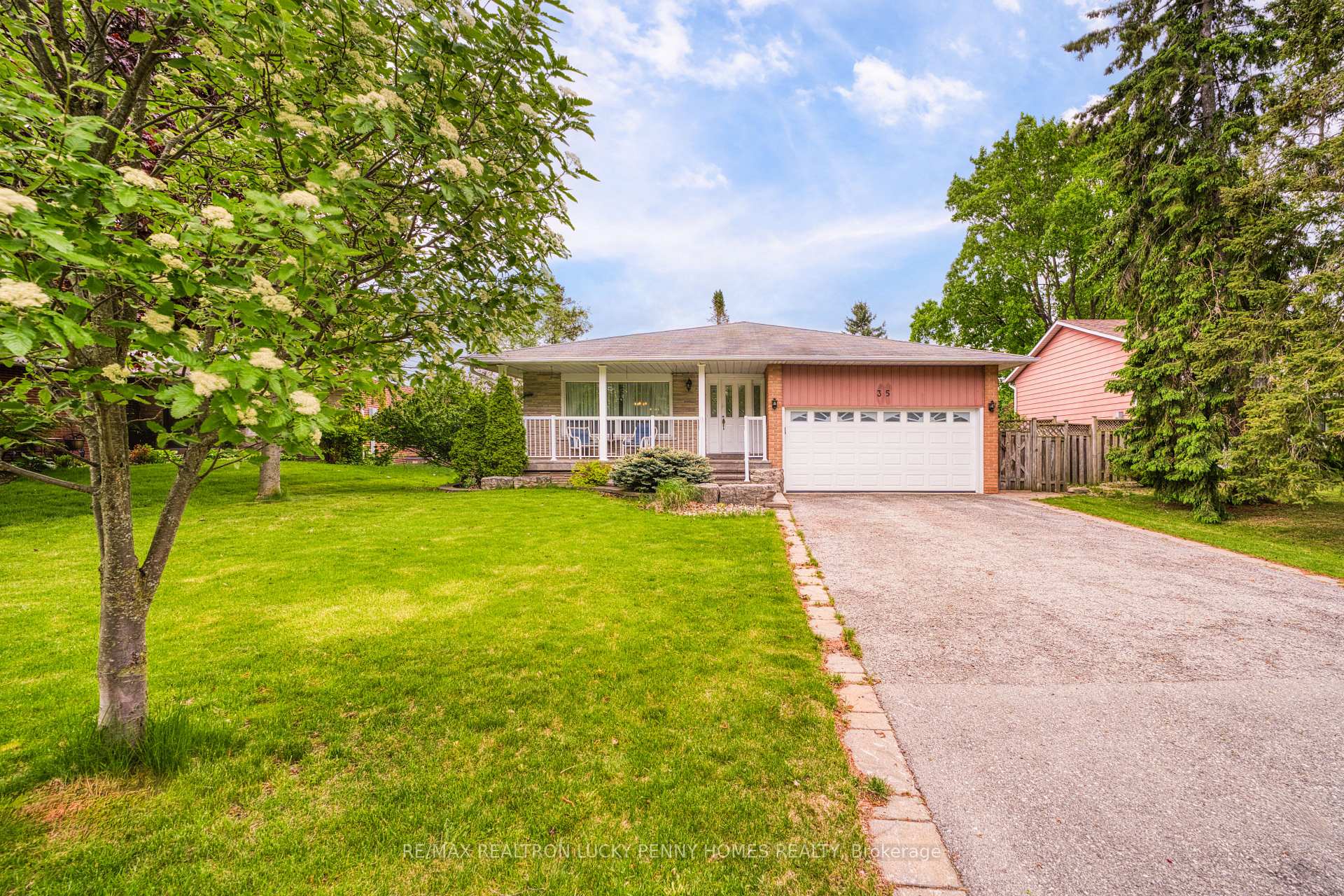 Photo 1 of 35 Captain Rolph Boulevard, Markham, Markham Village — HOMEH