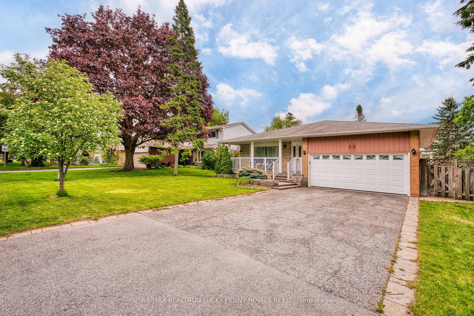 Photo 6 of 35 Captain Rolph Boulevard, Markham, Markham Village — HOMEH