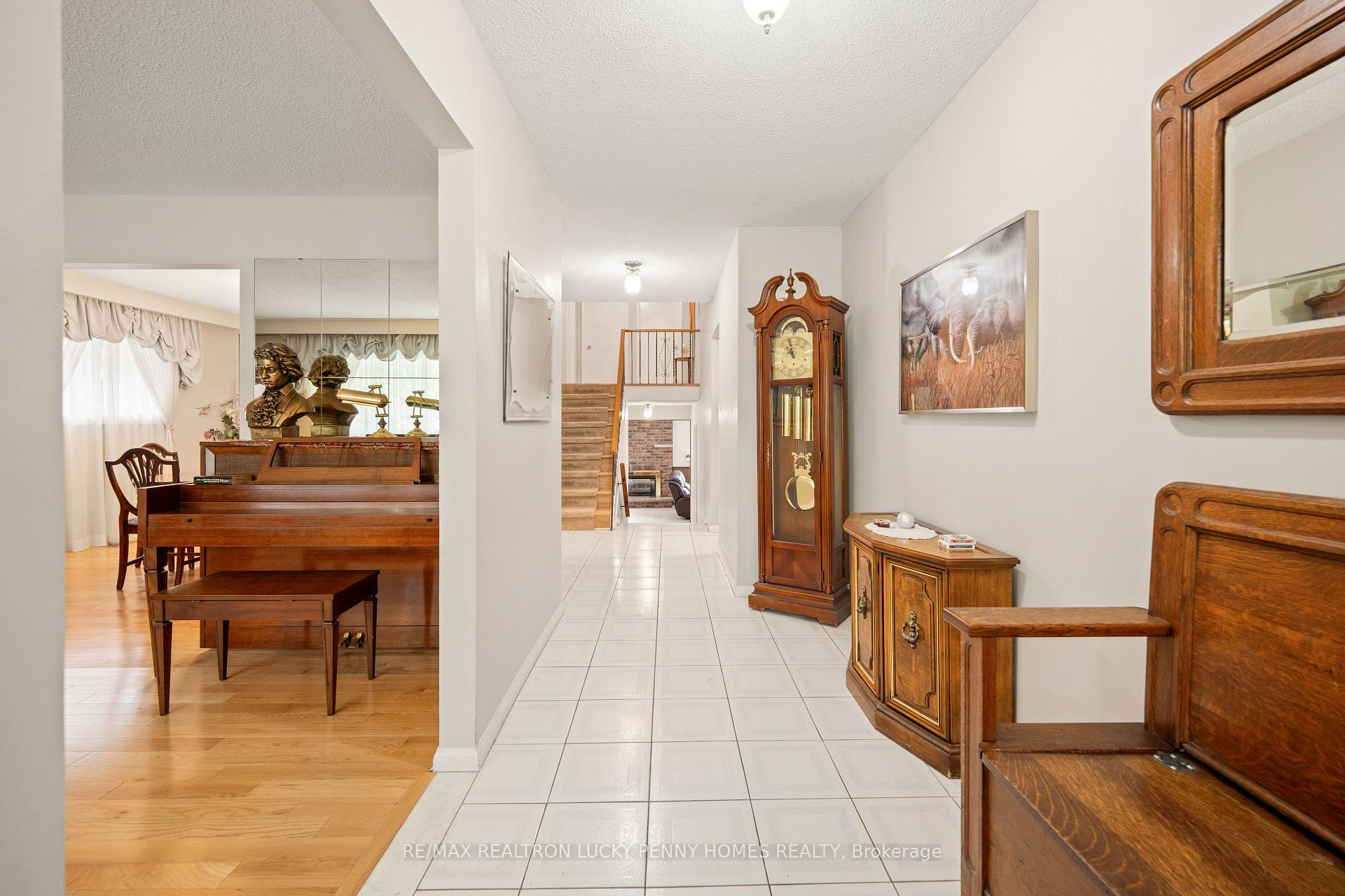 Photo 13 of 35 Captain Rolph Boulevard, Markham, Markham Village — HOMEH