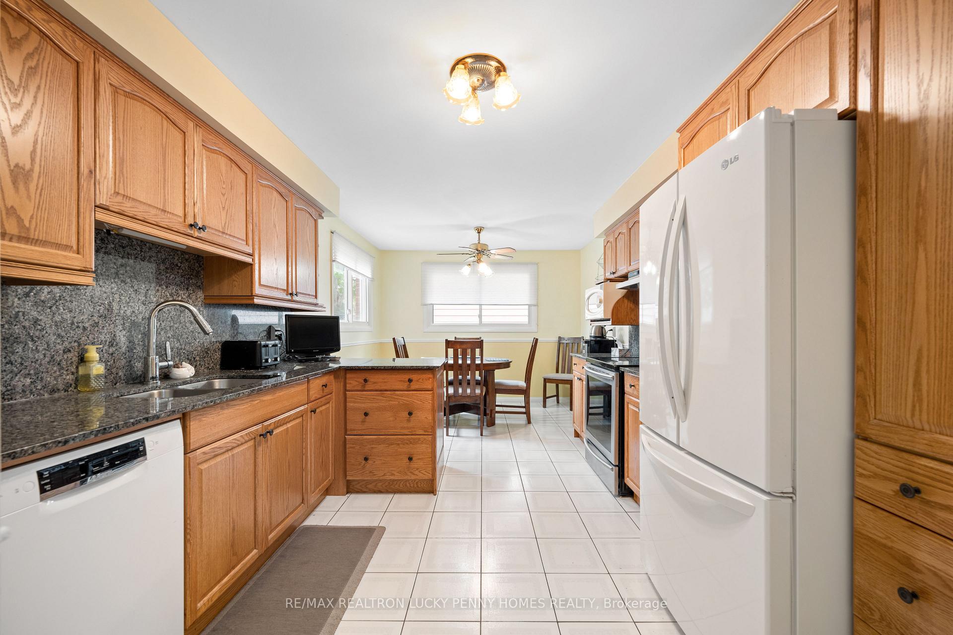 Photo 15 of 35 Captain Rolph Boulevard, Markham, Markham Village — HOMEH