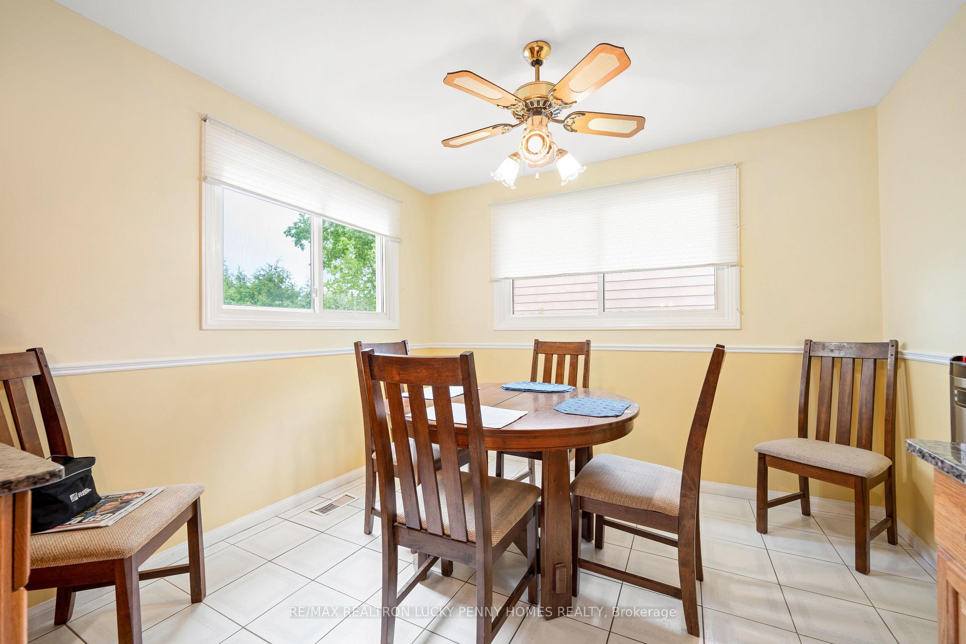 Photo 22 of 35 Captain Rolph Boulevard, Markham, Markham Village — HOMEH