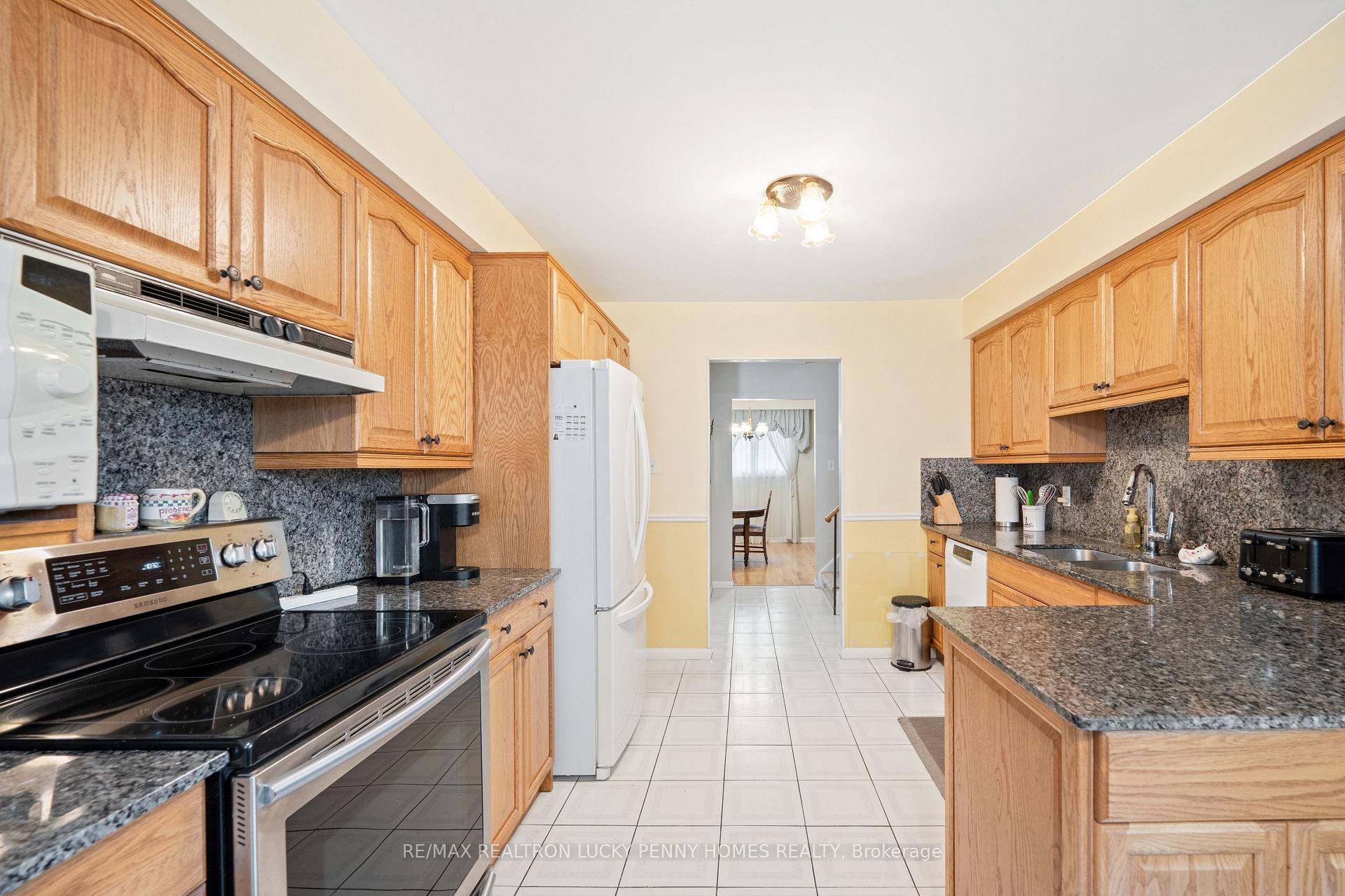 Photo 31 of 35 Captain Rolph Boulevard, Markham, Markham Village — HOMEH