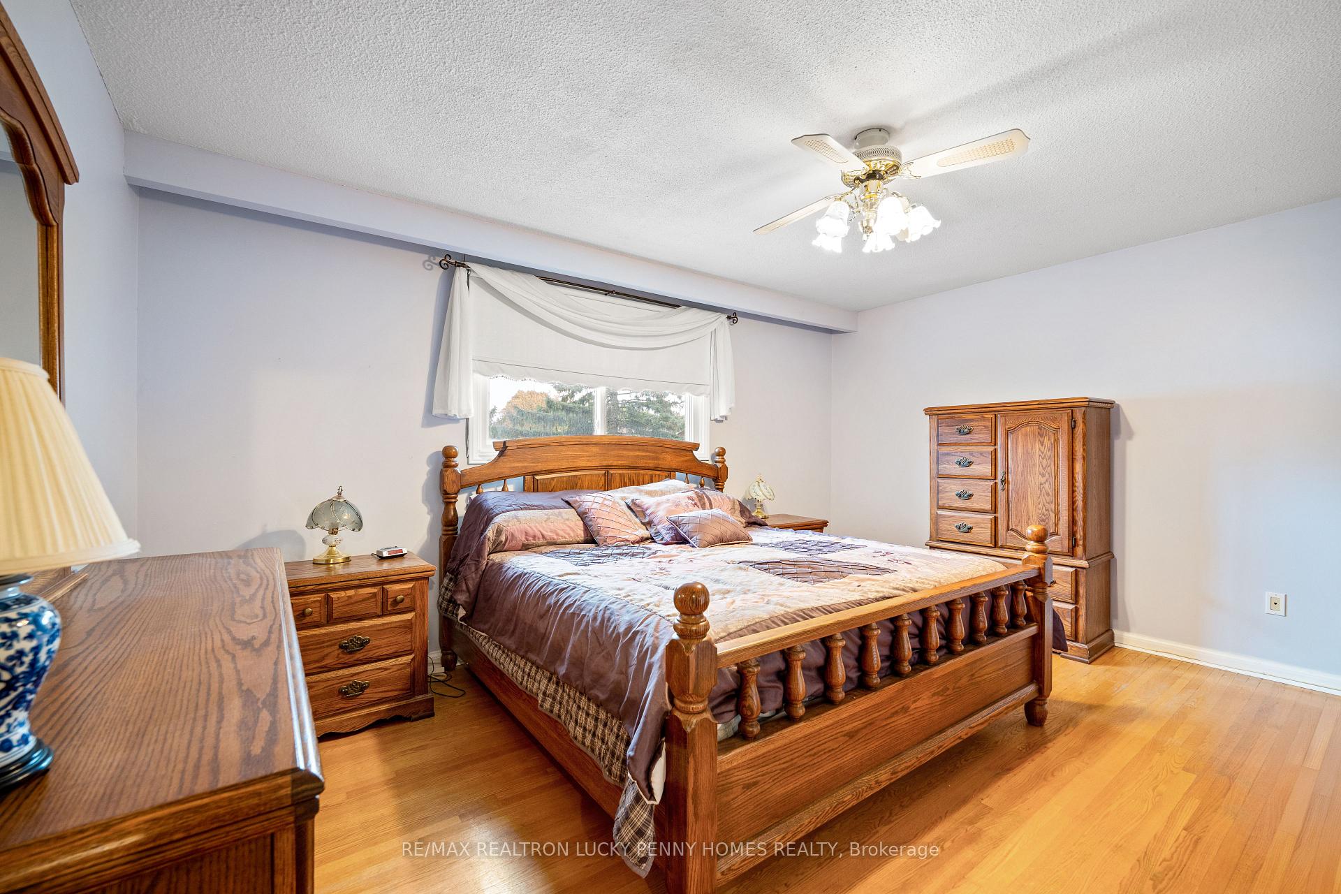 Photo 14 of 35 Captain Rolph Boulevard, Markham, Markham Village — HOMEH