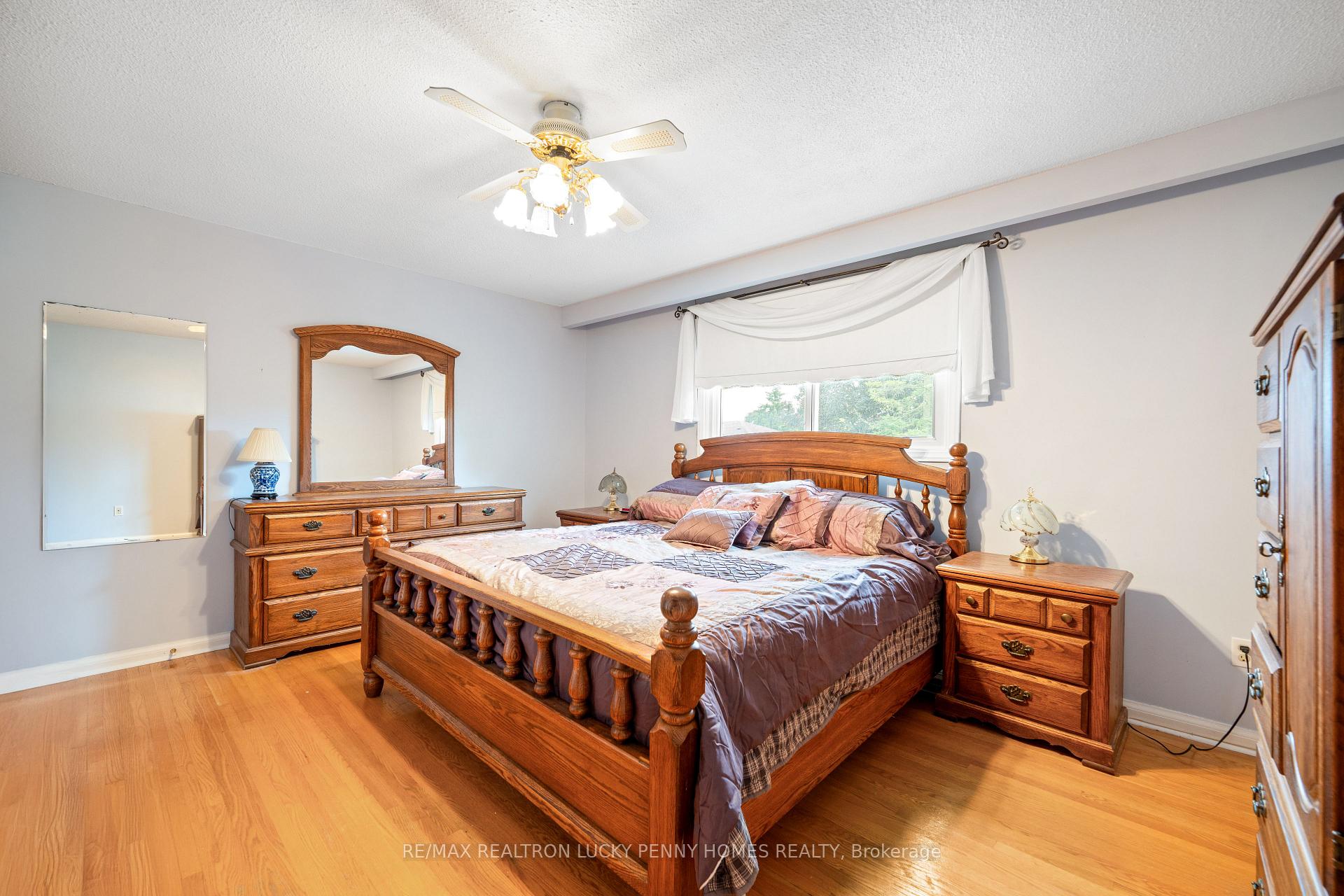 Photo 21 of 35 Captain Rolph Boulevard, Markham, Markham Village — HOMEH