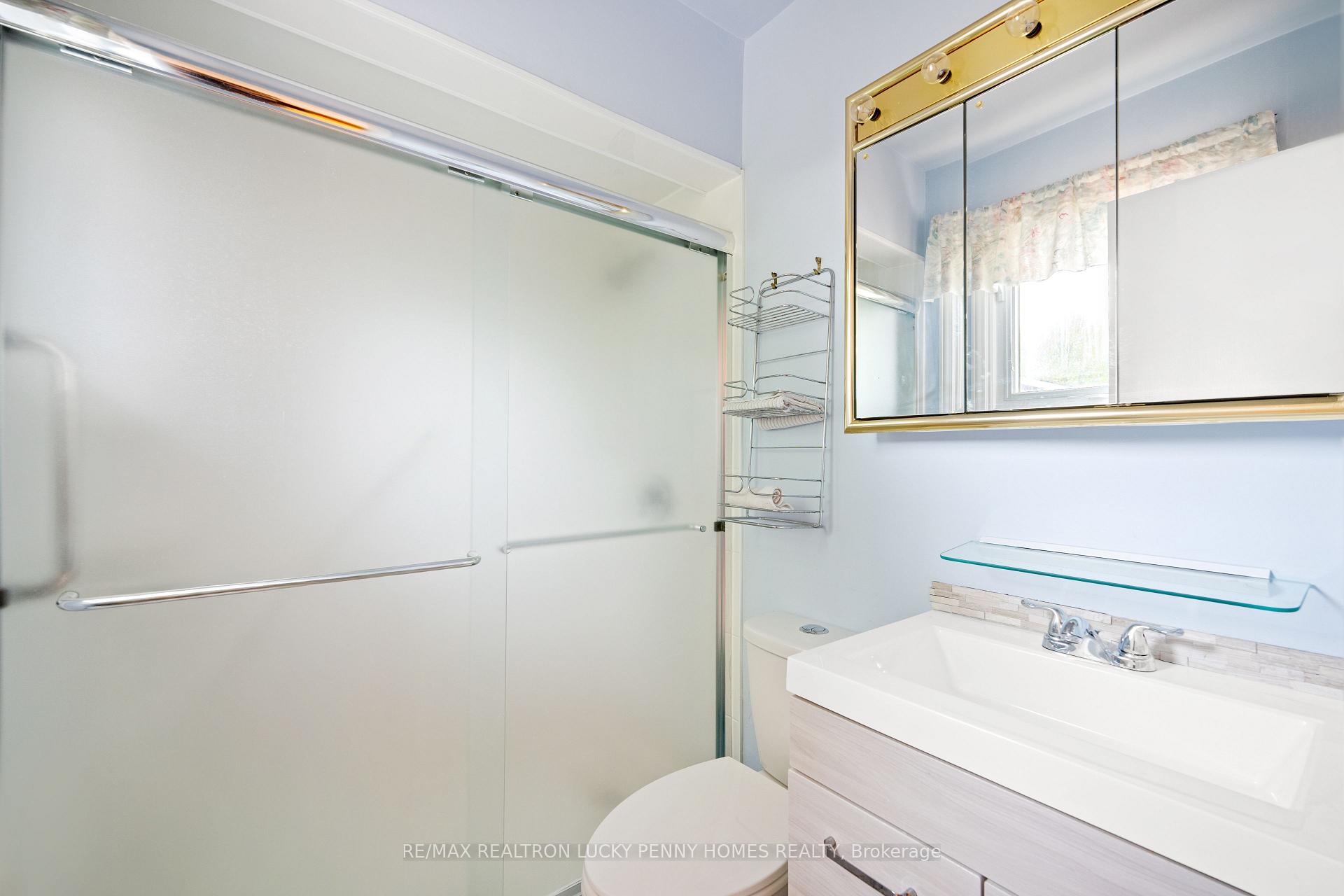 Photo 12 of 35 Captain Rolph Boulevard, Markham, Markham Village — HOMEH