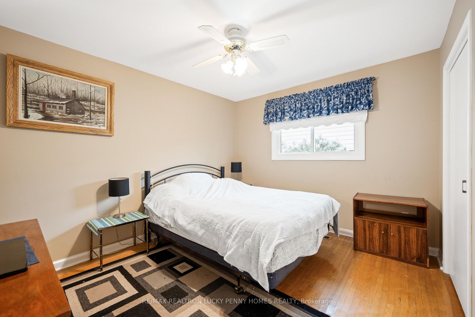 Photo 3 of 35 Captain Rolph Boulevard, Markham, Markham Village — HOMEH