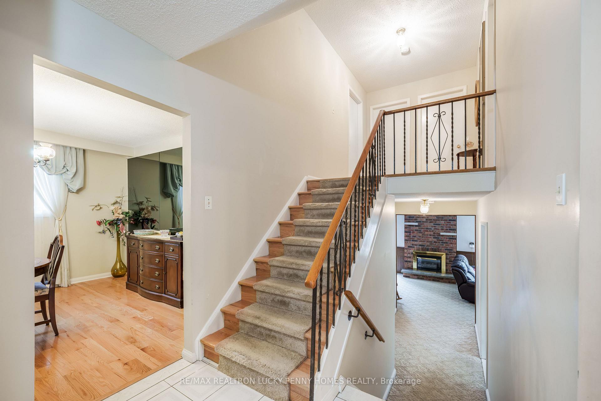 Photo 25 of 35 Captain Rolph Boulevard, Markham, Markham Village — HOMEH