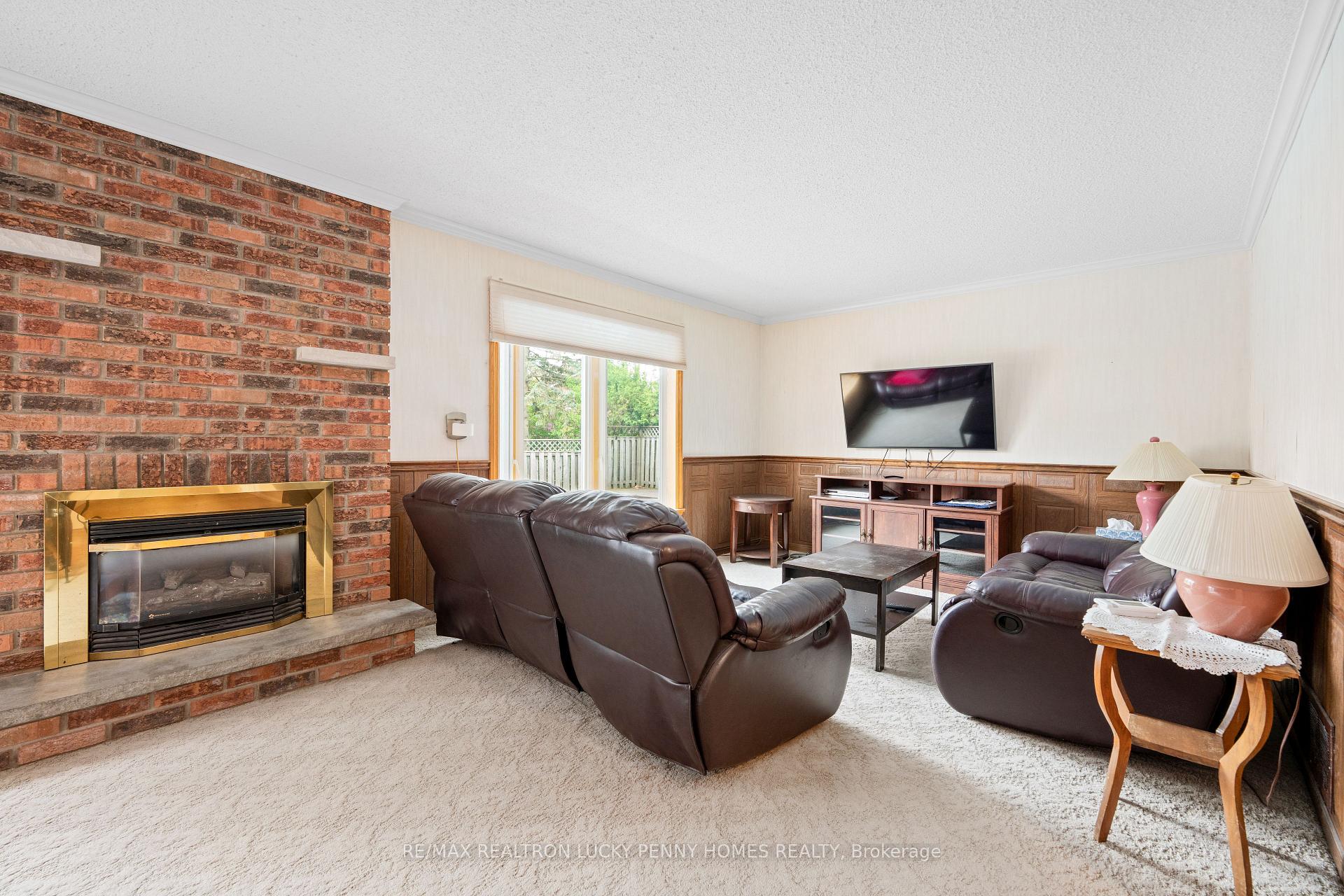 Photo 5 of 35 Captain Rolph Boulevard, Markham, Markham Village — HOMEH
