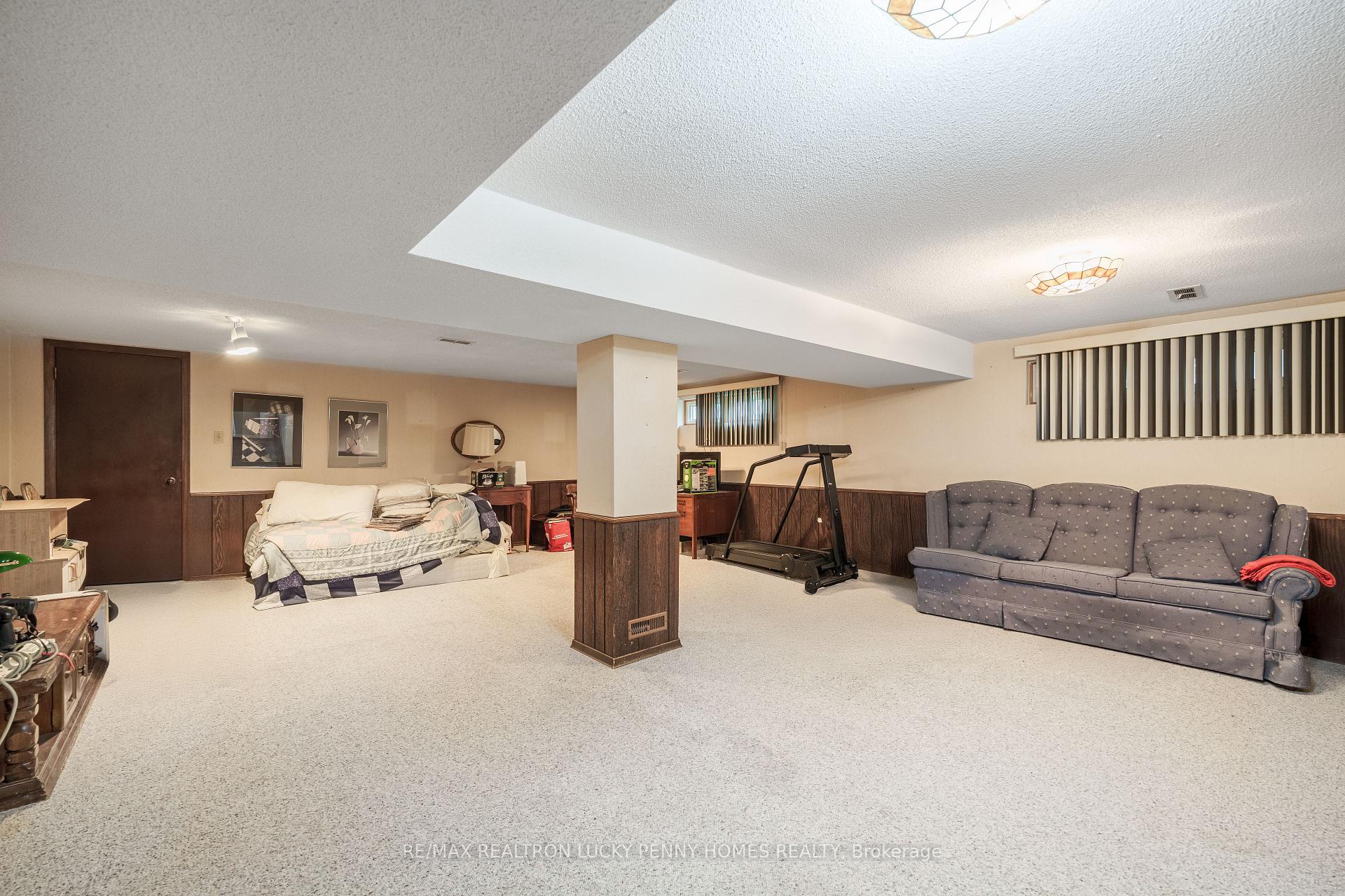Photo 37 of 35 Captain Rolph Boulevard, Markham, Markham Village — HOMEH