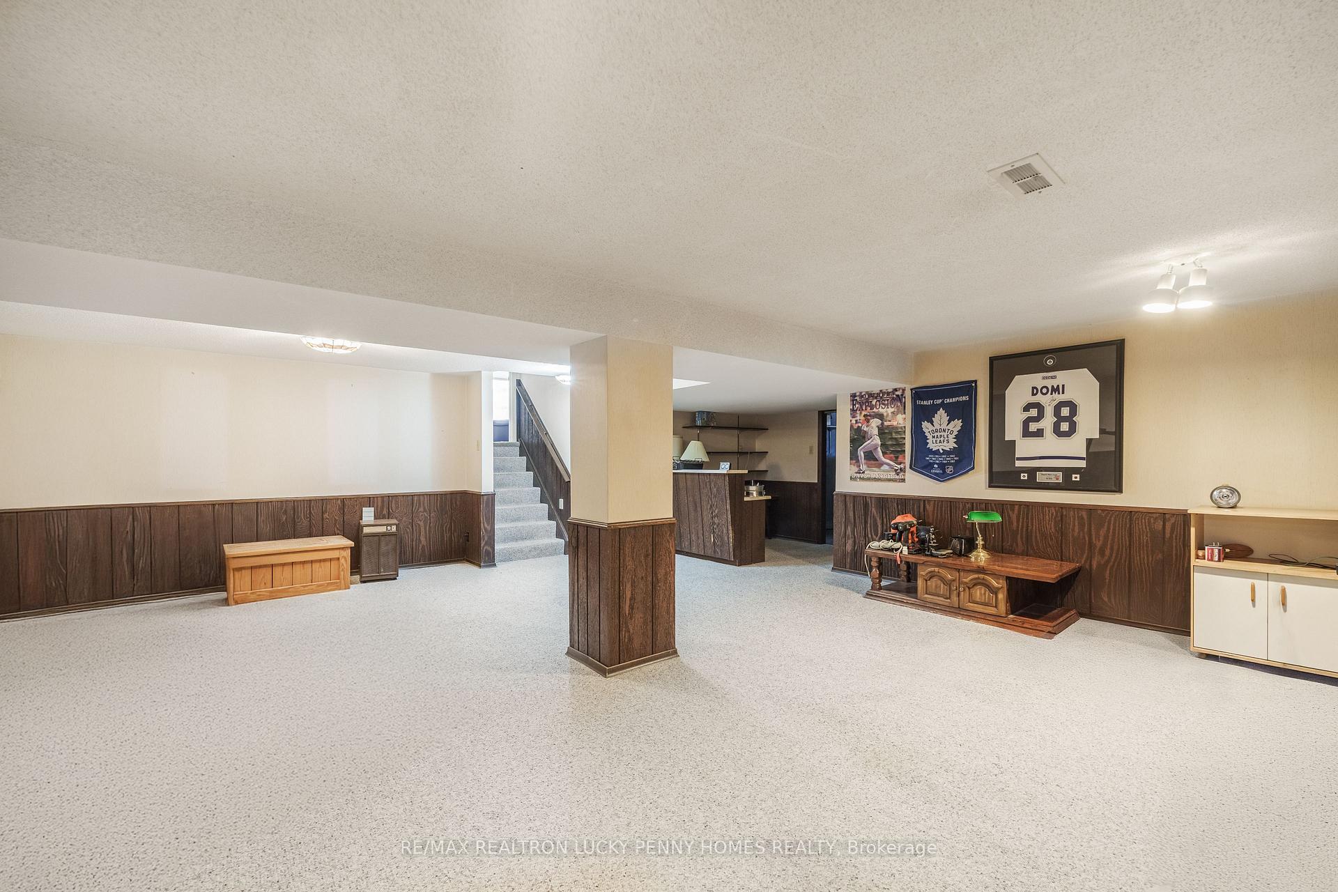 Photo 40 of 35 Captain Rolph Boulevard, Markham, Markham Village — HOMEH