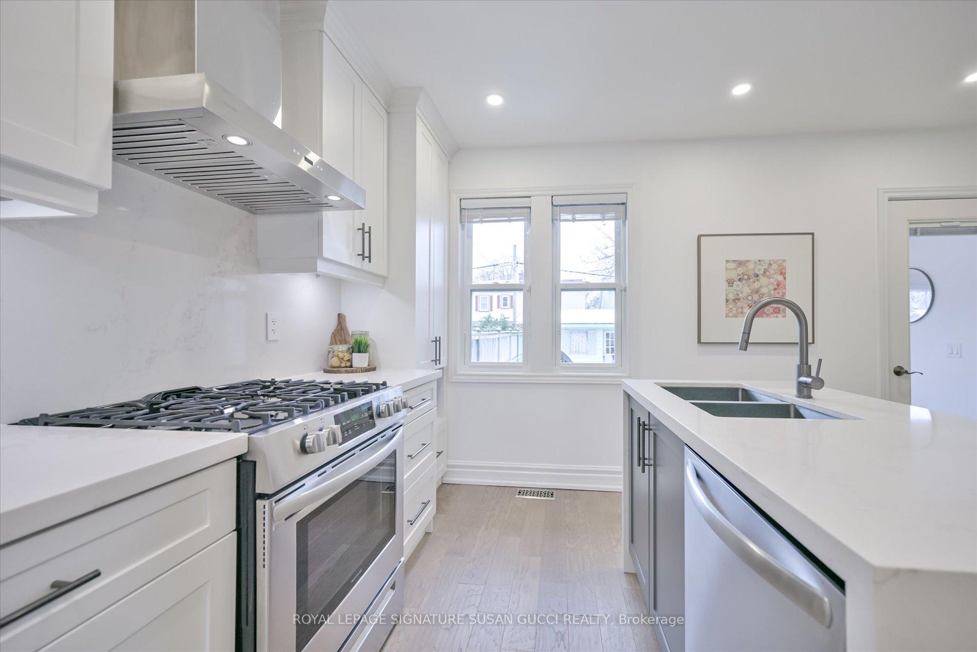Photo 5 of 20 Roosevelt Road, Toronto, Danforth Village-East York — HOMEH