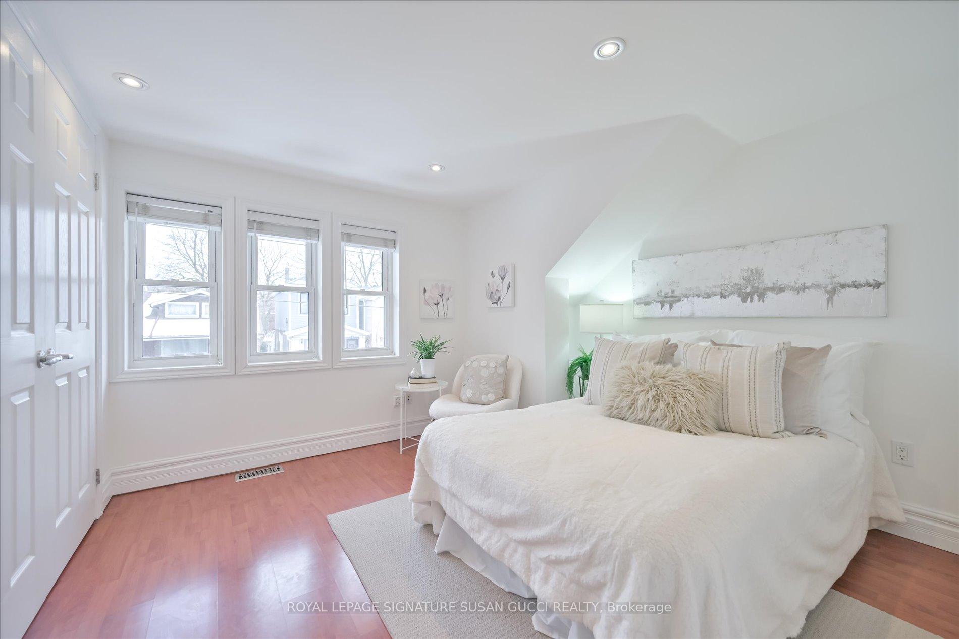 Photo 17 of 20 Roosevelt Road, Toronto, Danforth Village-East York — HOMEH