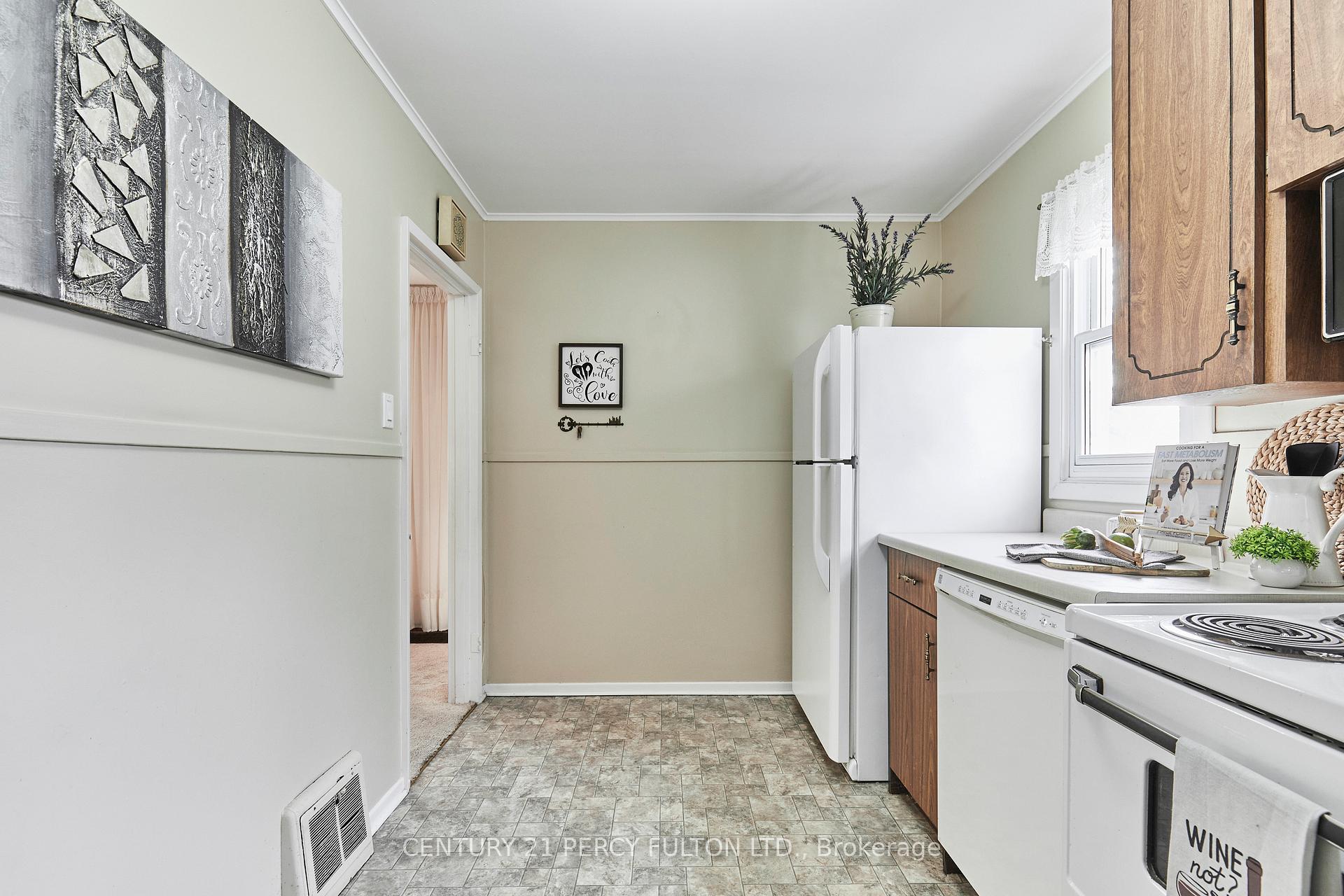 Photo 8 of 7 Parry Road, Ajax, South East — HOMEH