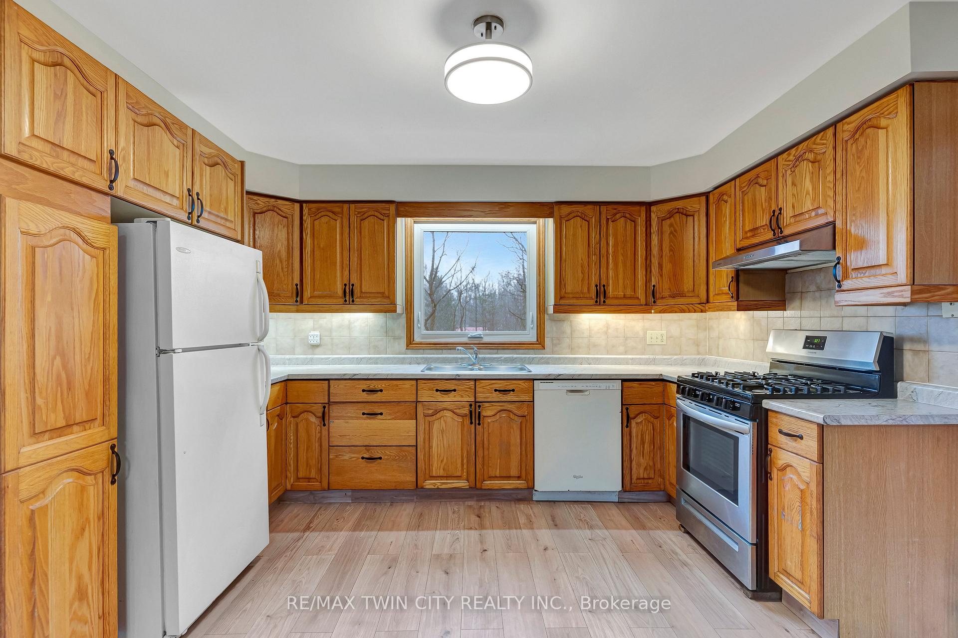Photo 18 of 1901 8th Con Road W, Hamilton, Rural Flamborough — HOMEH