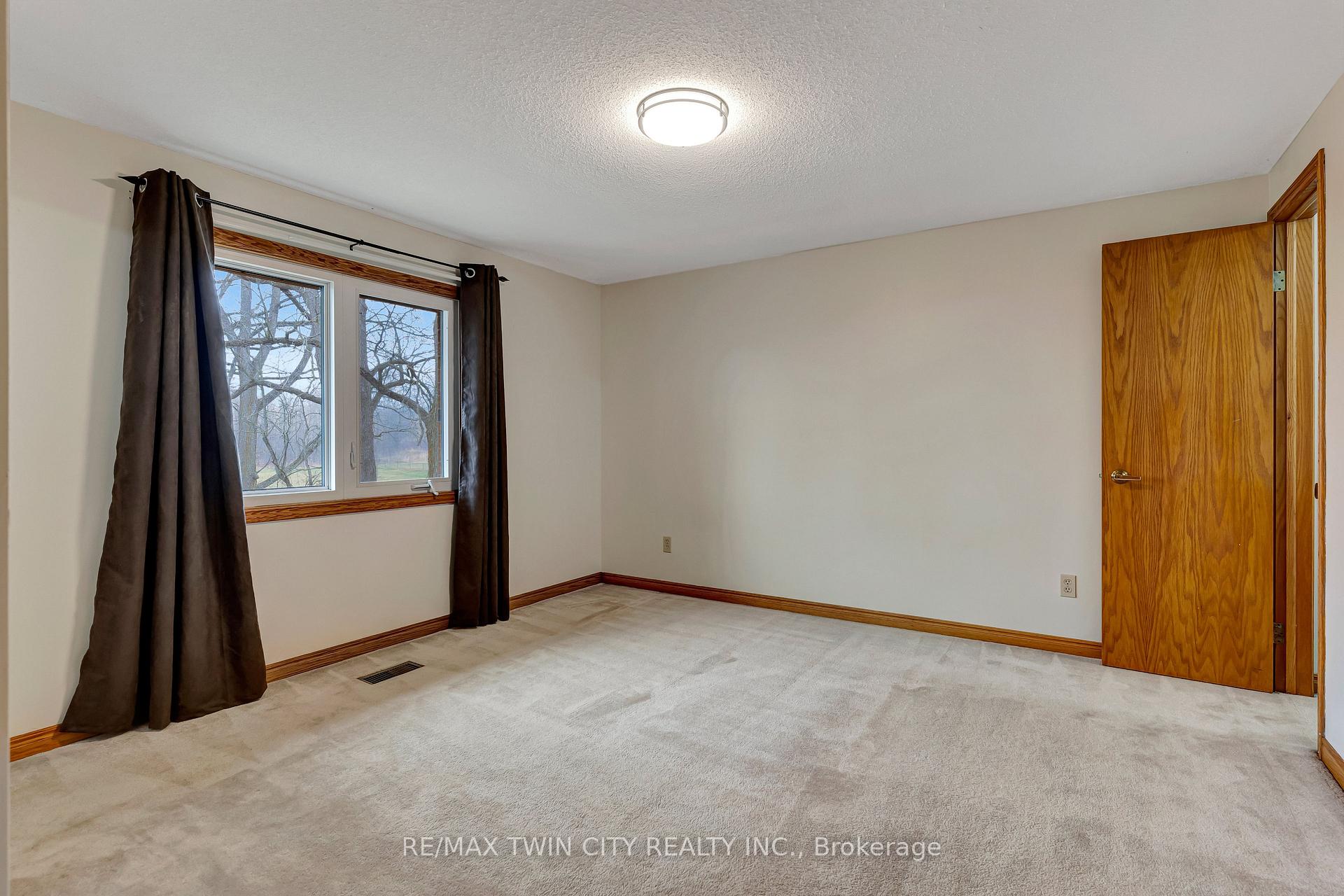 Photo 16 of 1901 8th Con Road W, Hamilton, Rural Flamborough — HOMEH
