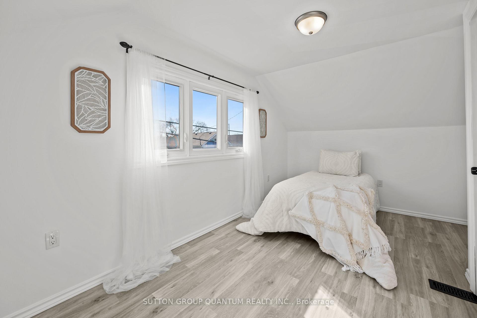 Photo 19 of 251 Julian Avenue, Hamilton, Normanhurst — HOMEH