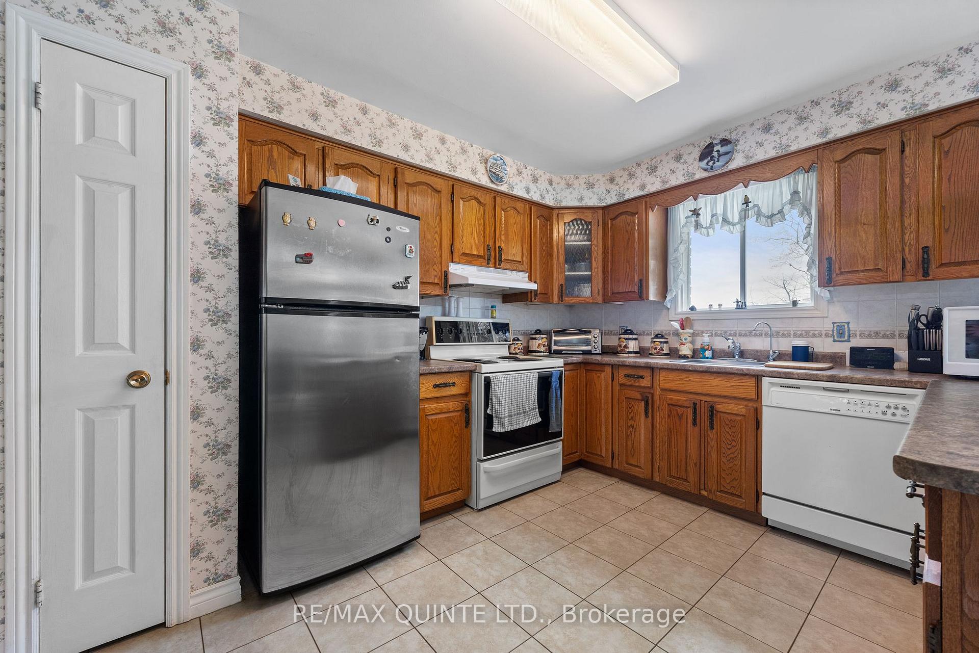 Photo 11 of 725 County Road 20, Prince Edward County, Hillier Ward — HOMEH