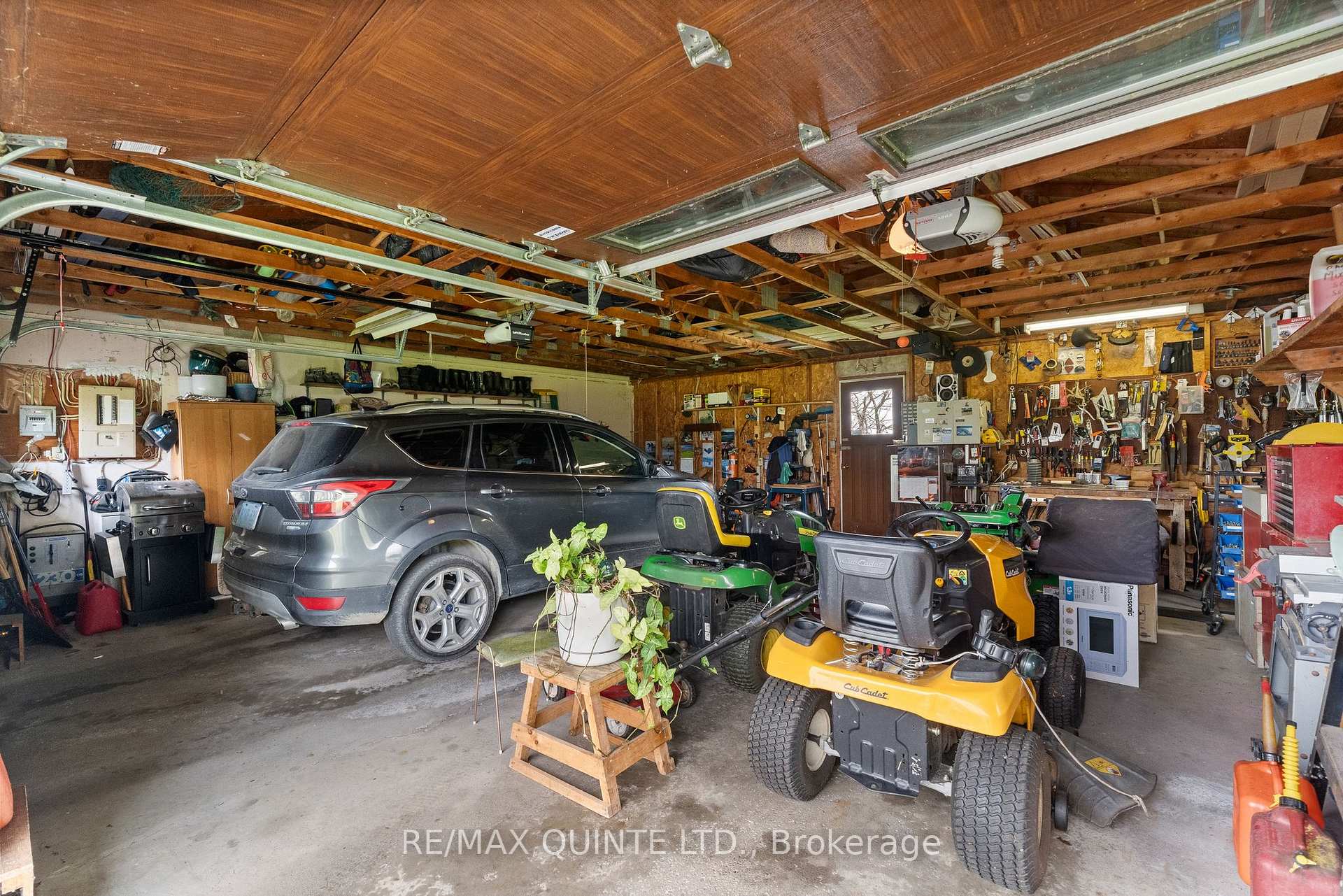 Photo 30 of 725 County Road 20, Prince Edward County, Hillier Ward — HOMEH
