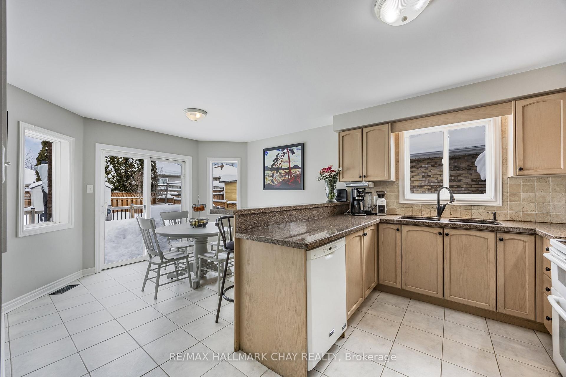 Photo 2 of 125 Monique Crescent, Barrie, East Bayfield — HOMEH