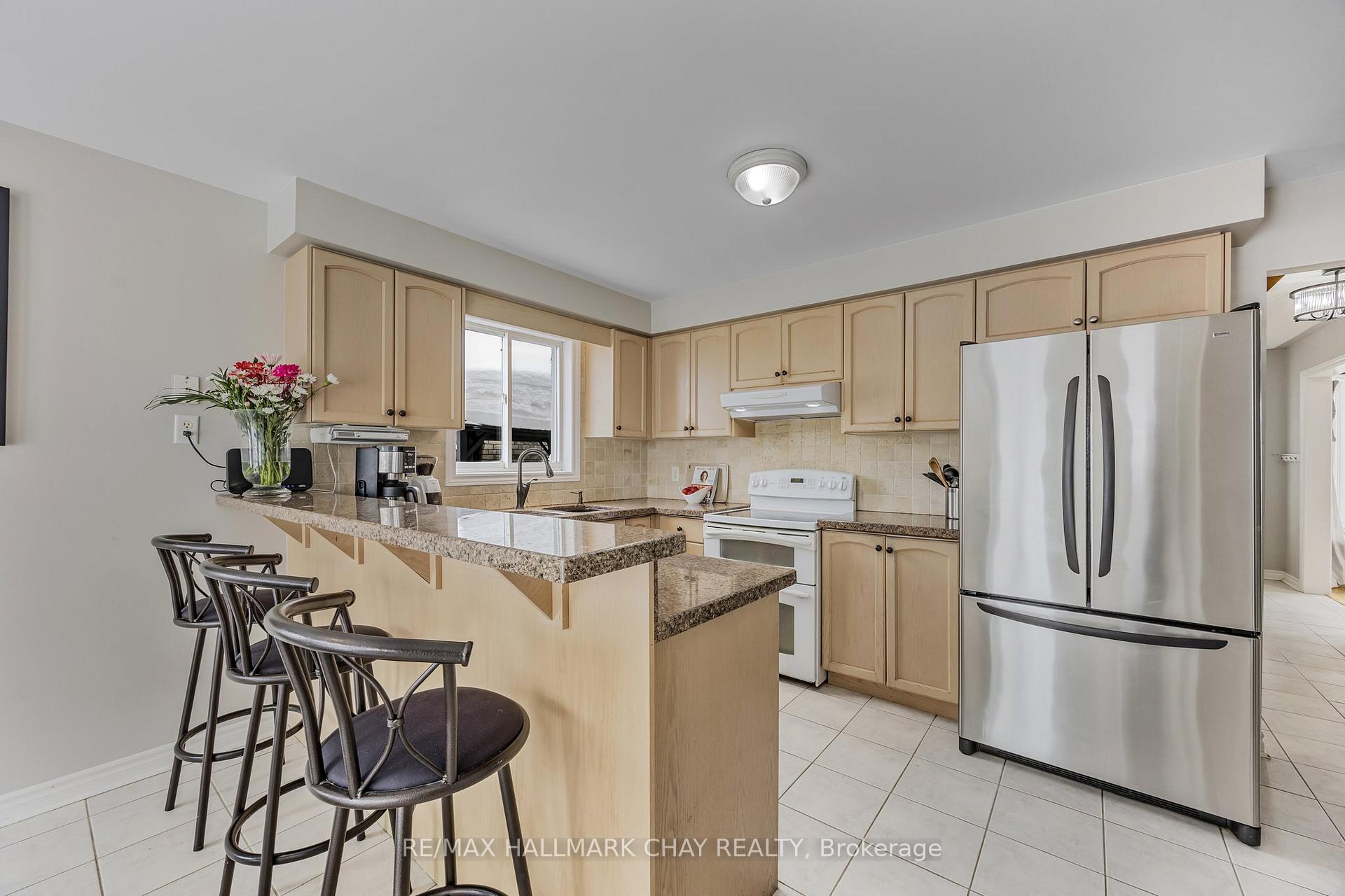 Photo 4 of 125 Monique Crescent, Barrie, East Bayfield — HOMEH