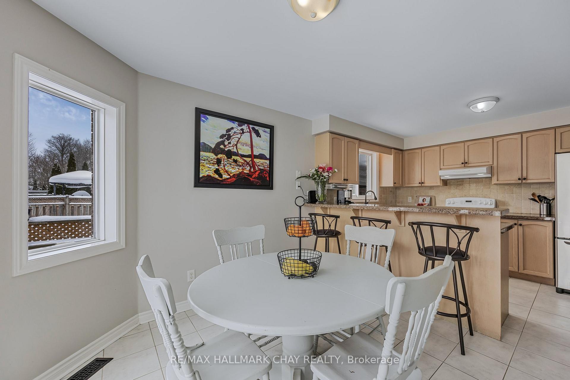 Photo 3 of 125 Monique Crescent, Barrie, East Bayfield — HOMEH