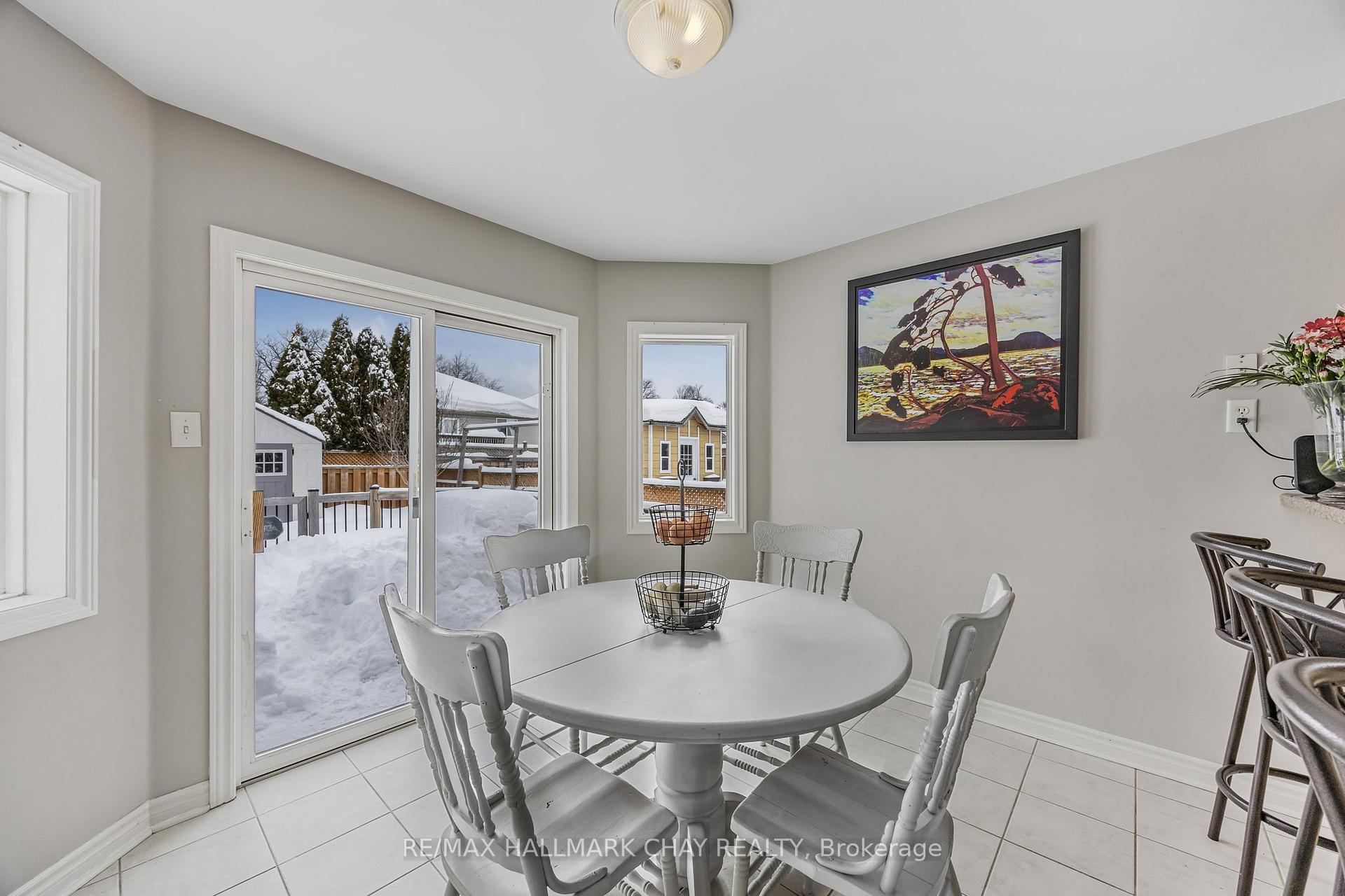 Photo 8 of 125 Monique Crescent, Barrie, East Bayfield — HOMEH