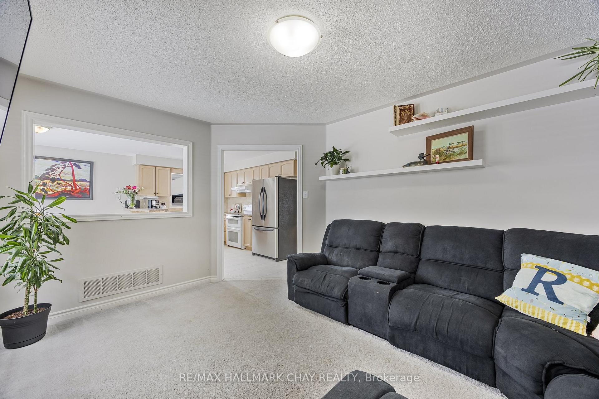 Photo 12 of 125 Monique Crescent, Barrie, East Bayfield — HOMEH