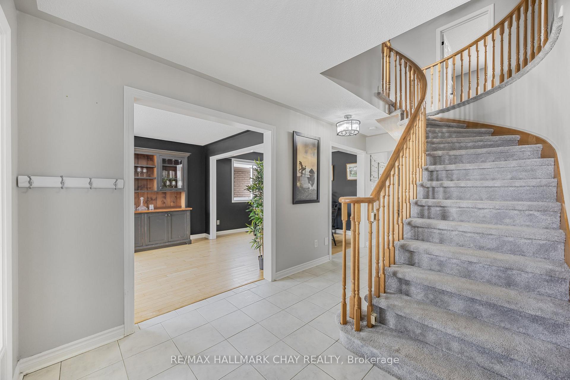 Photo 13 of 125 Monique Crescent, Barrie, East Bayfield — HOMEH