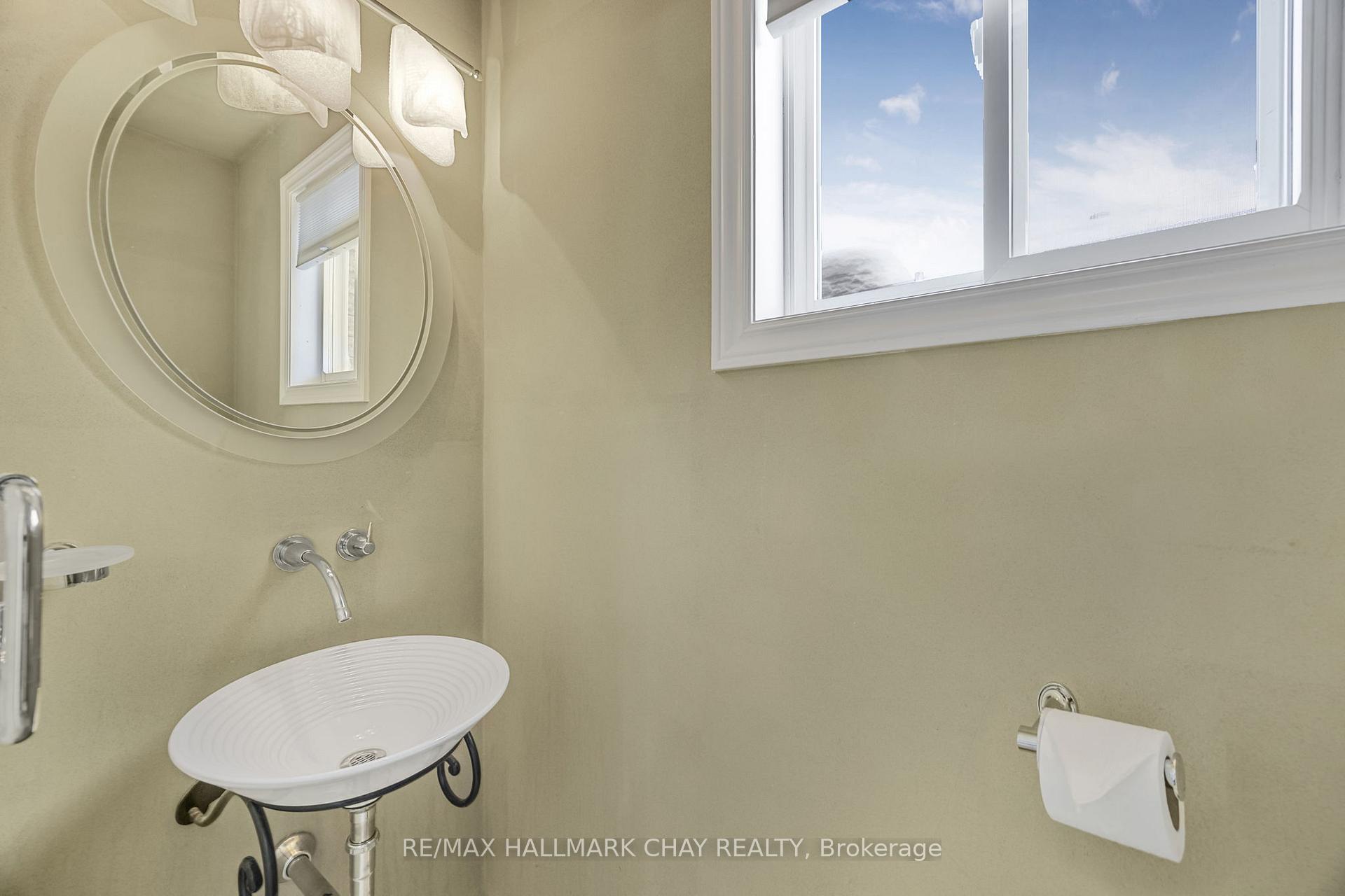 Photo 11 of 125 Monique Crescent, Barrie, East Bayfield — HOMEH