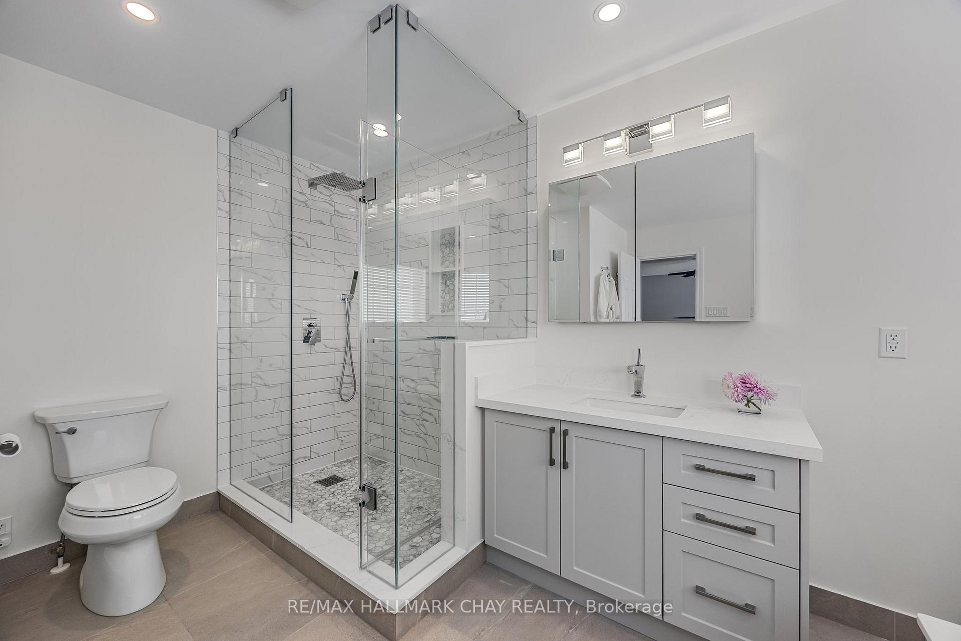 Photo 7 of 125 Monique Crescent, Barrie, East Bayfield — HOMEH