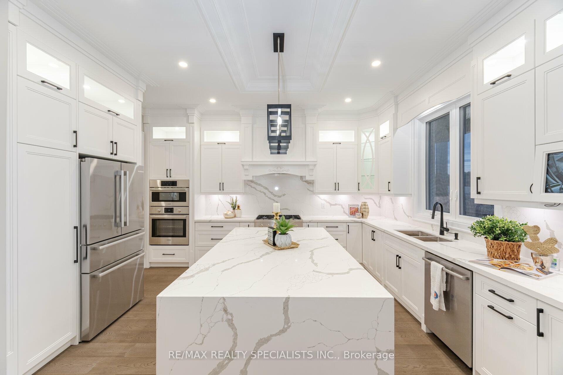 Photo 4 of 595 Kleinburg Summit Way, Vaughan, Kleinburg — HOMEH