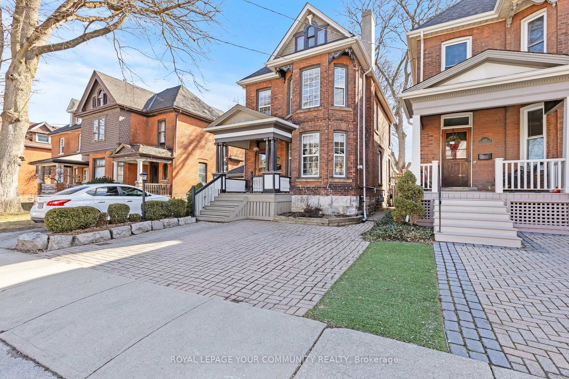Front of 123 Fairleigh Avenue S