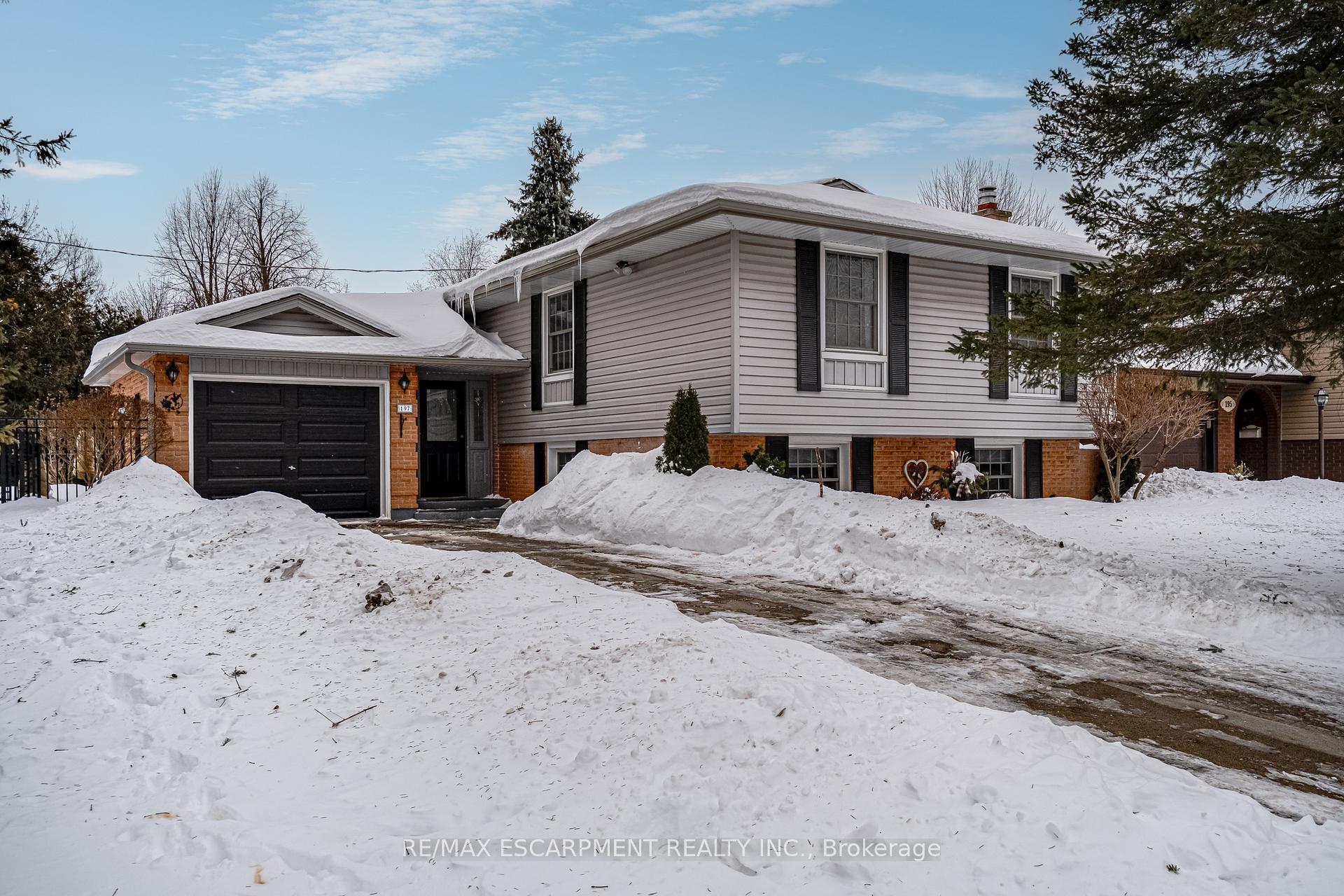 Photo 1 of 197 Pleasant Avenue, Hamilton, Dundas — HOMEH