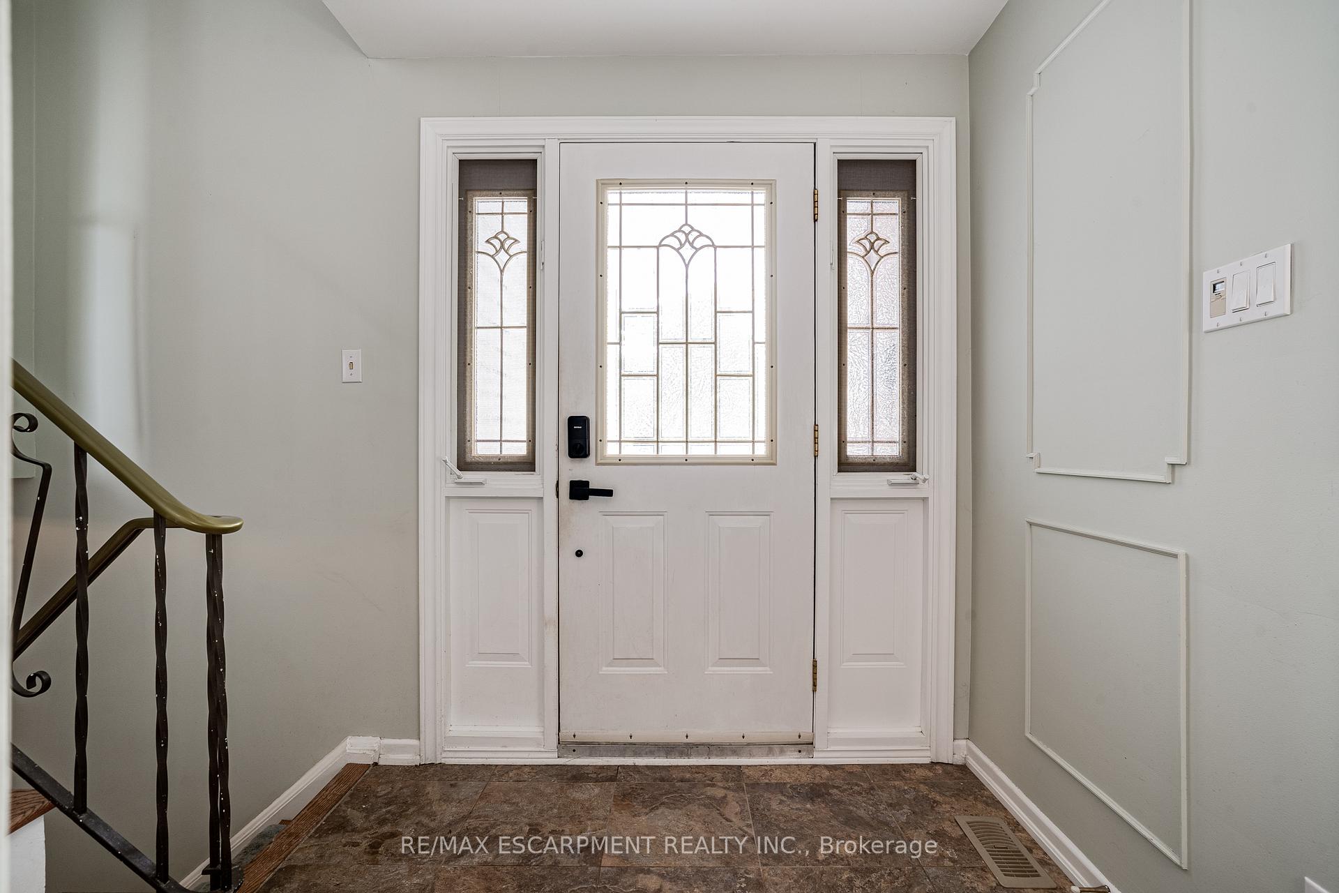 Photo 4 of 197 Pleasant Avenue, Hamilton, Dundas — HOMEH